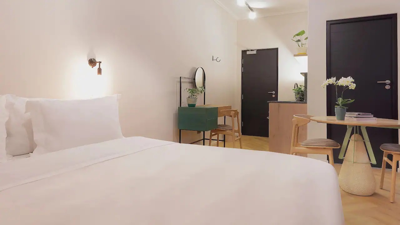 Studio King Size Bed