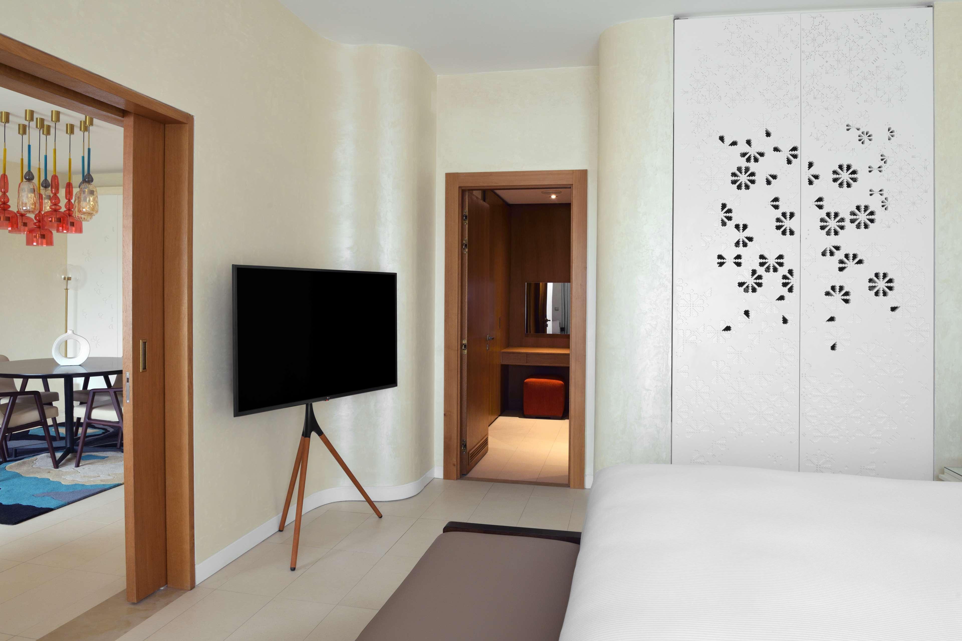 Suite Pool View One Bedroom