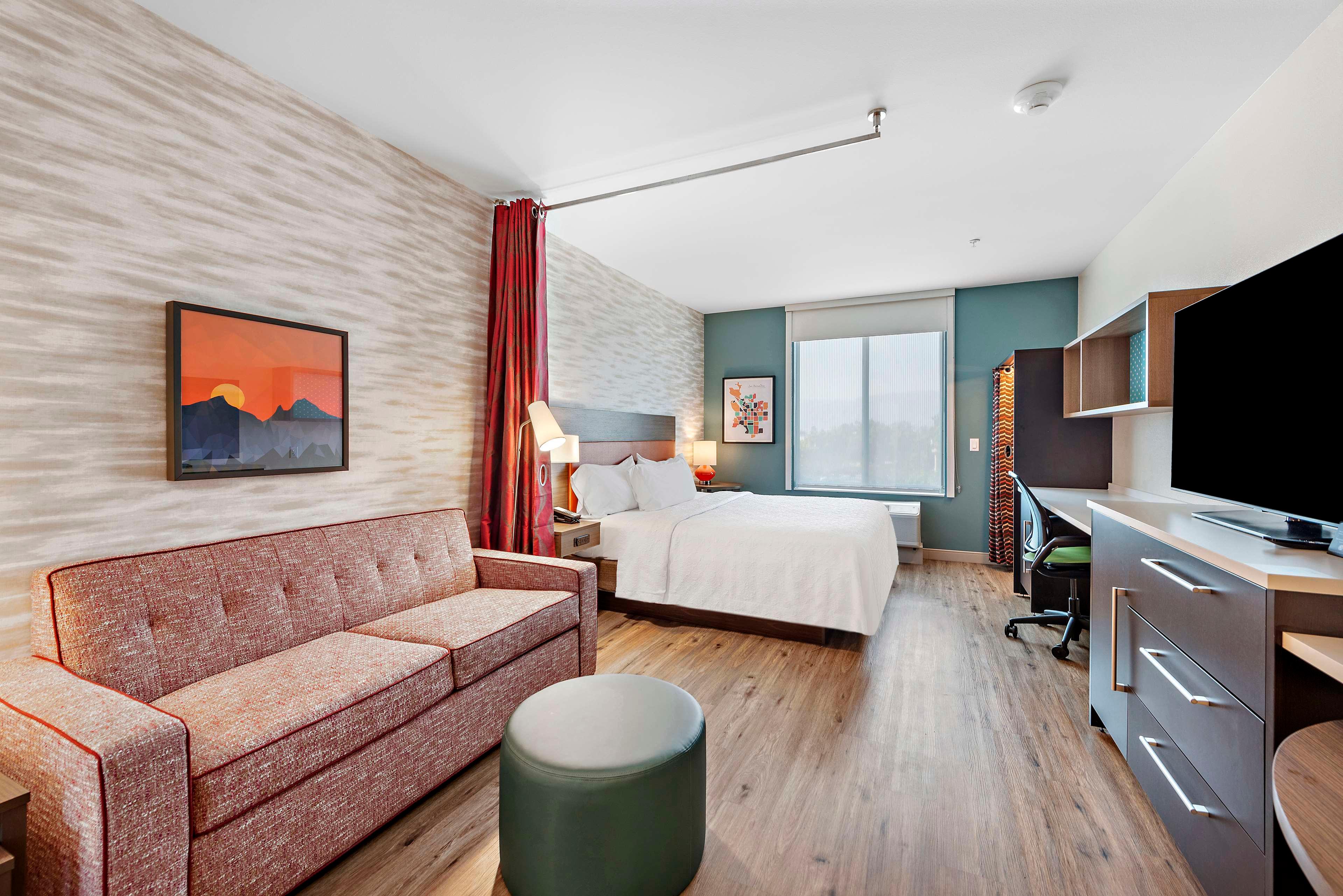 Studio Accessible King Size Bed