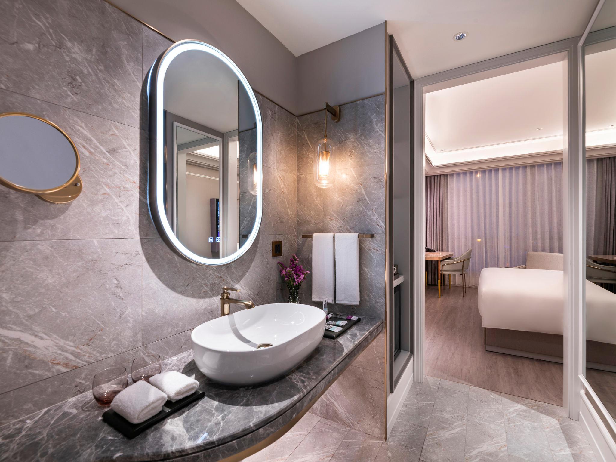 Double King Size Bed