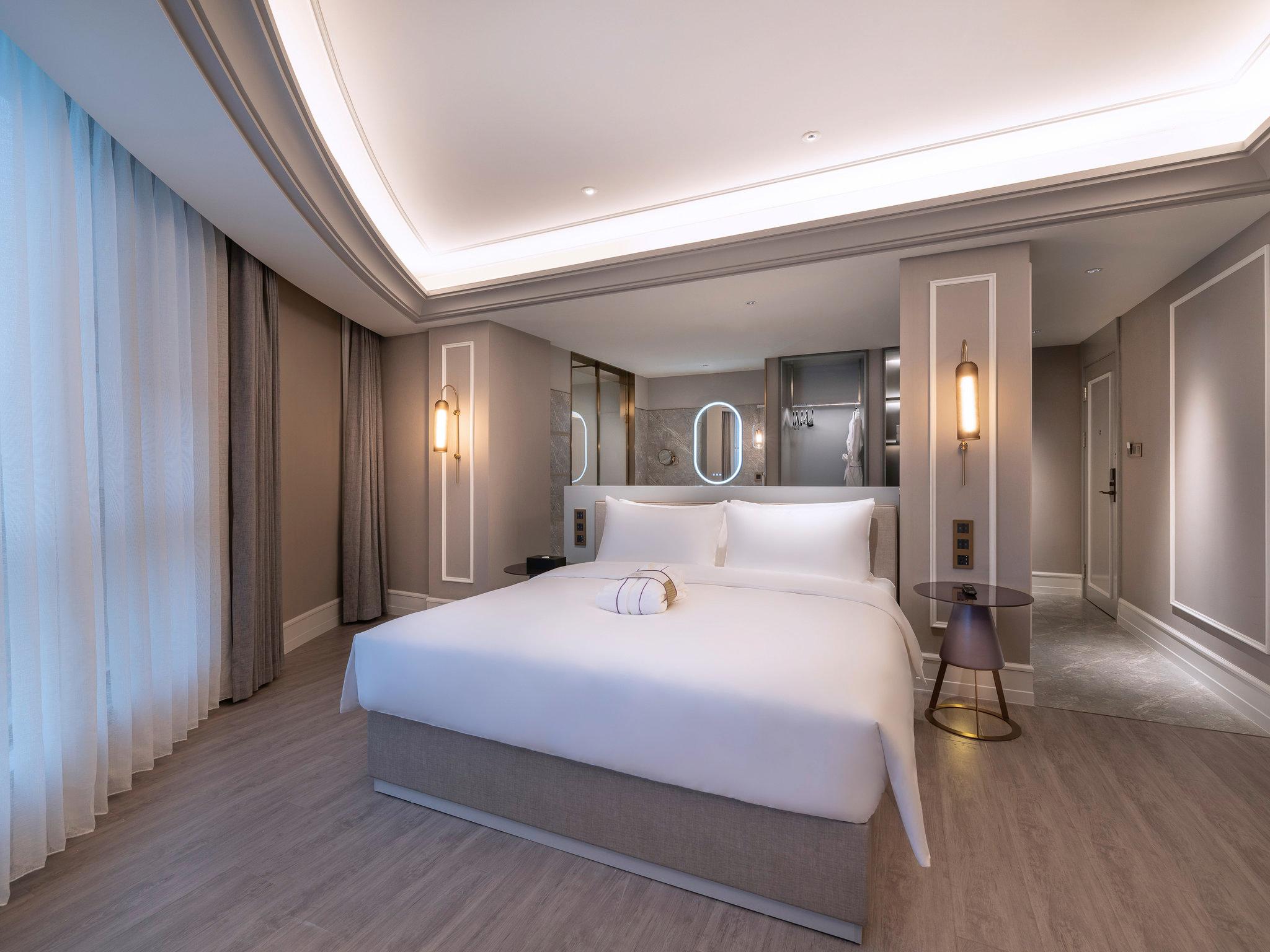 Double King Size Bed