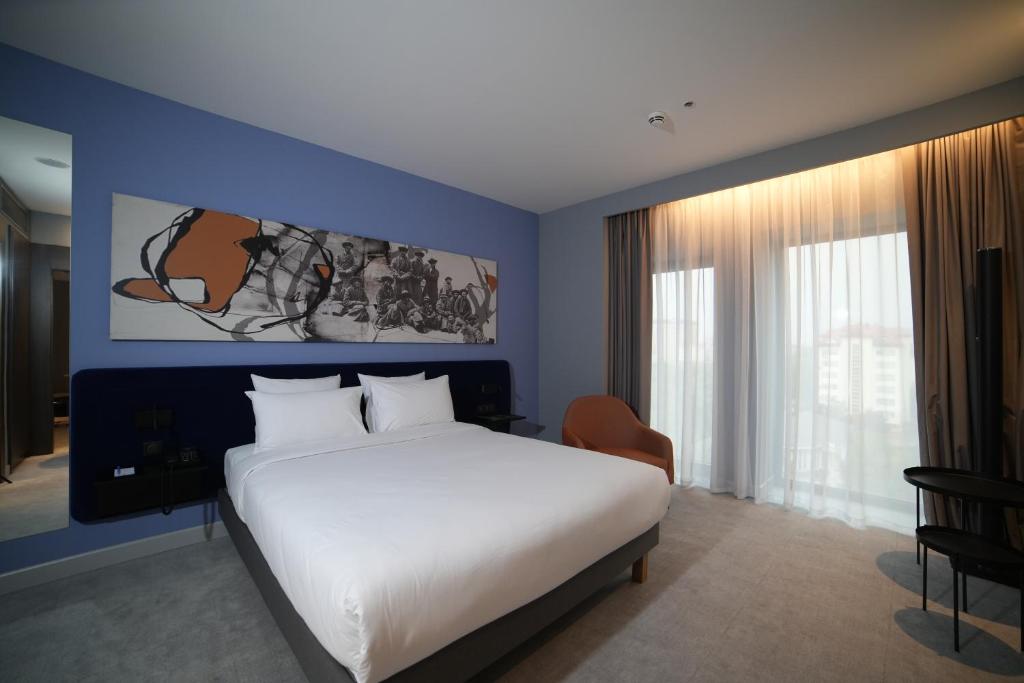 Apartment Queen Size Bed