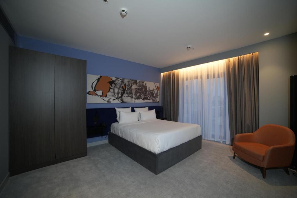 Apartment Queen Size Bed