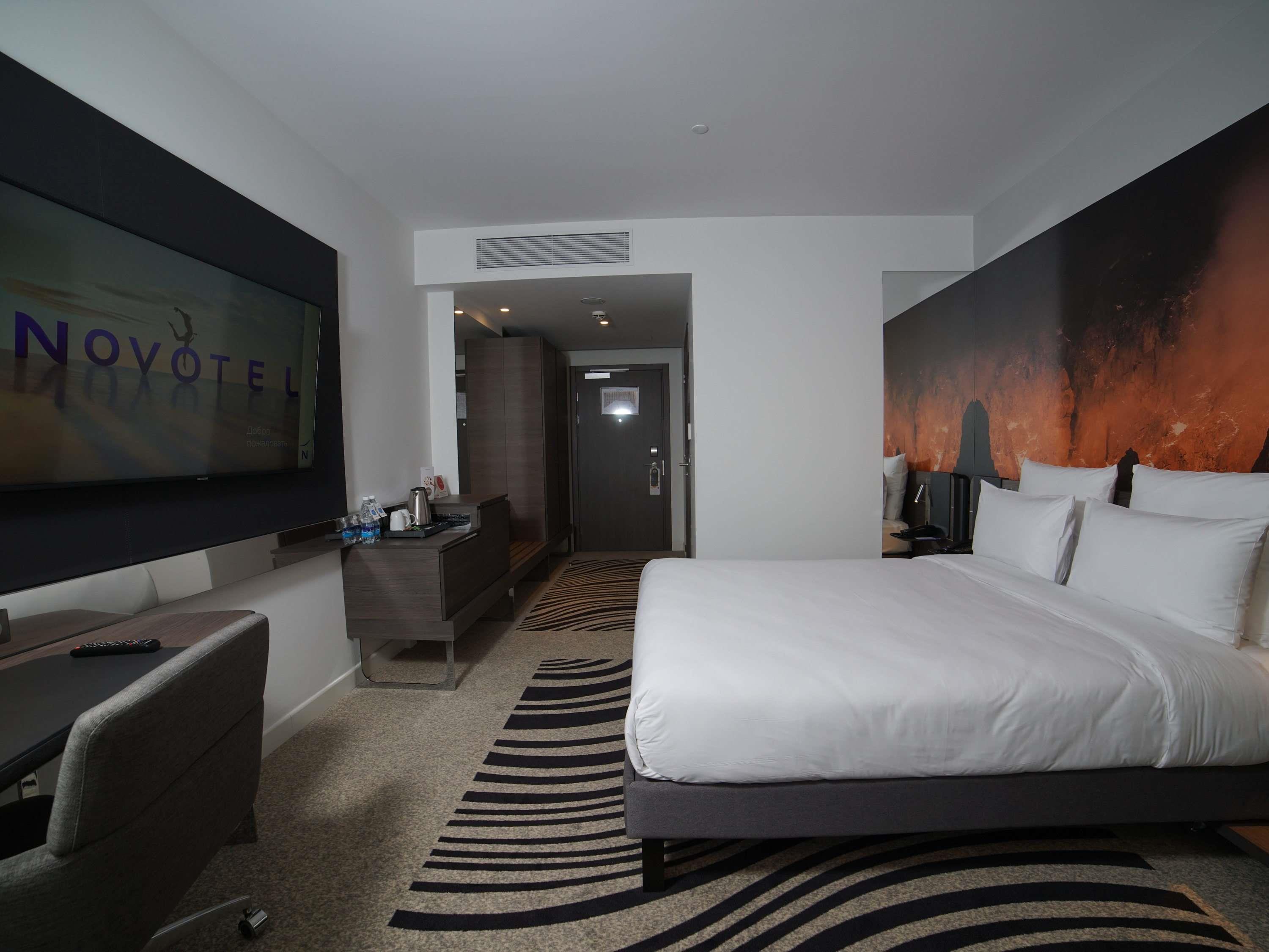 Double Executive Queen Bed