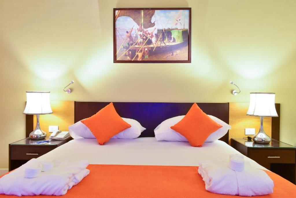 Double Deluxe Pool View