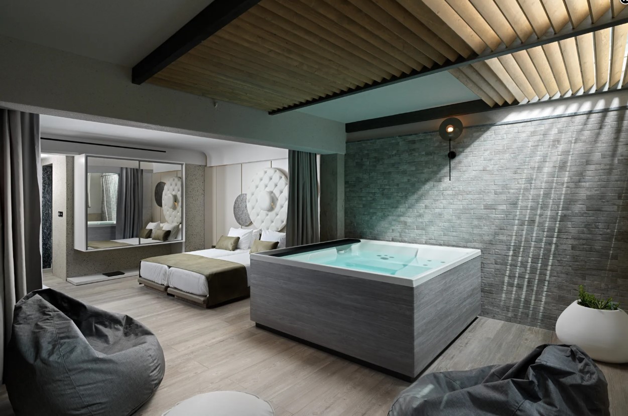 Double or Twin with Jacuzzi