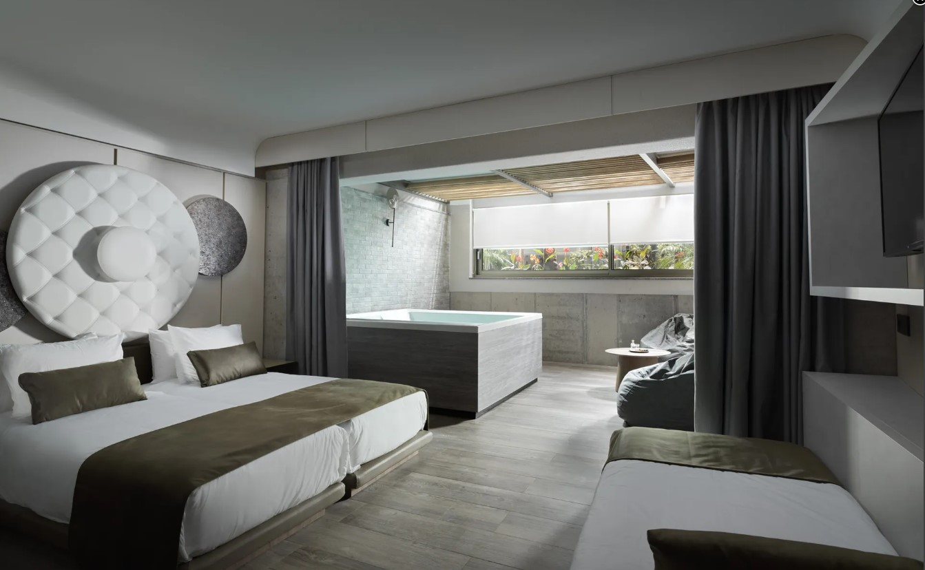 Double or Twin with Jacuzzi