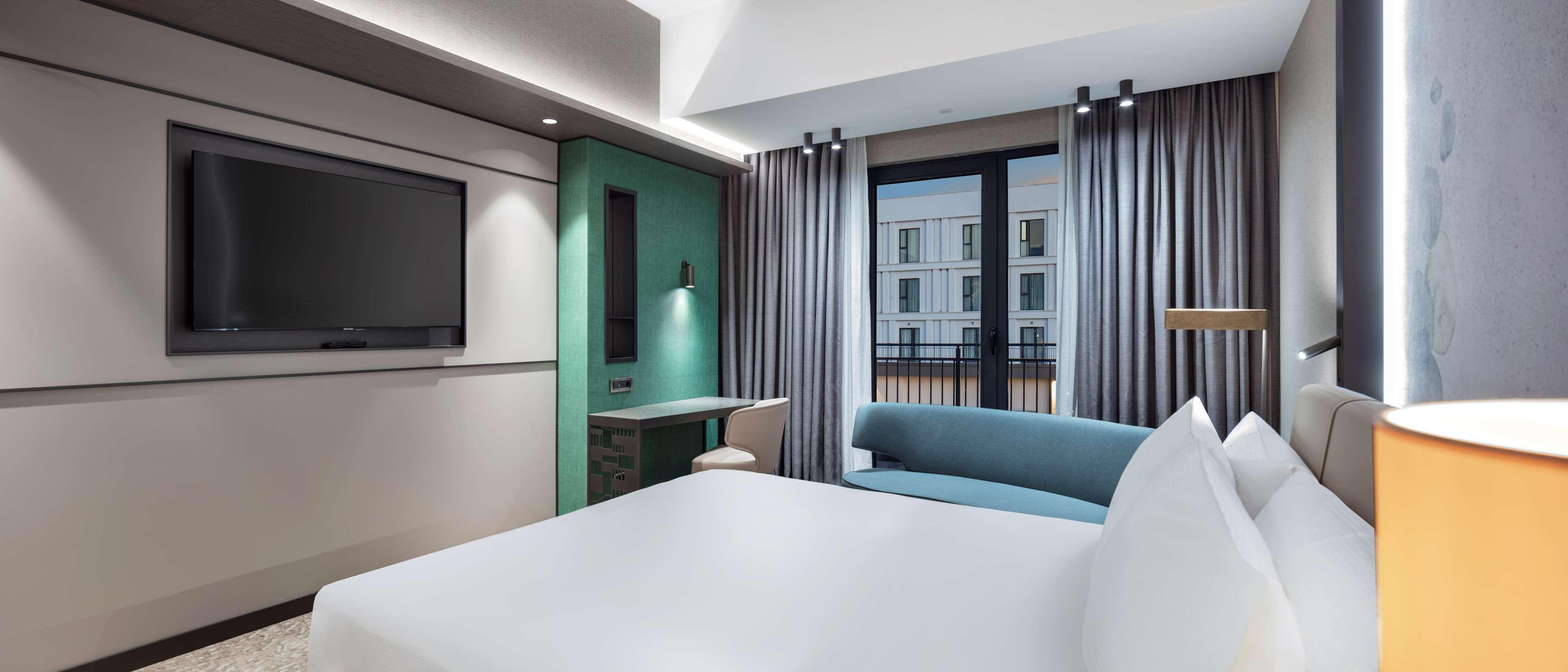 Double Guest Room King Bed