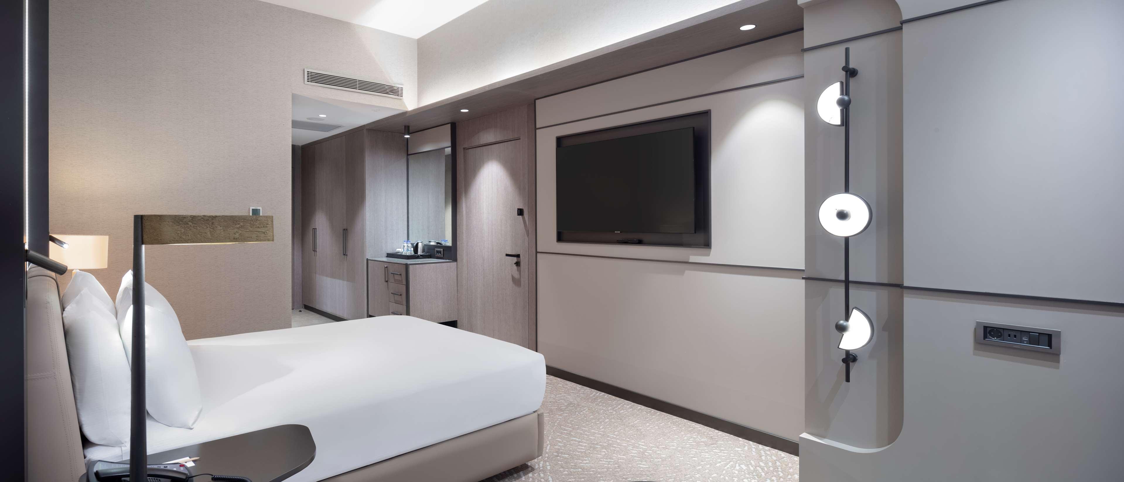 Double Guest Room King Bed