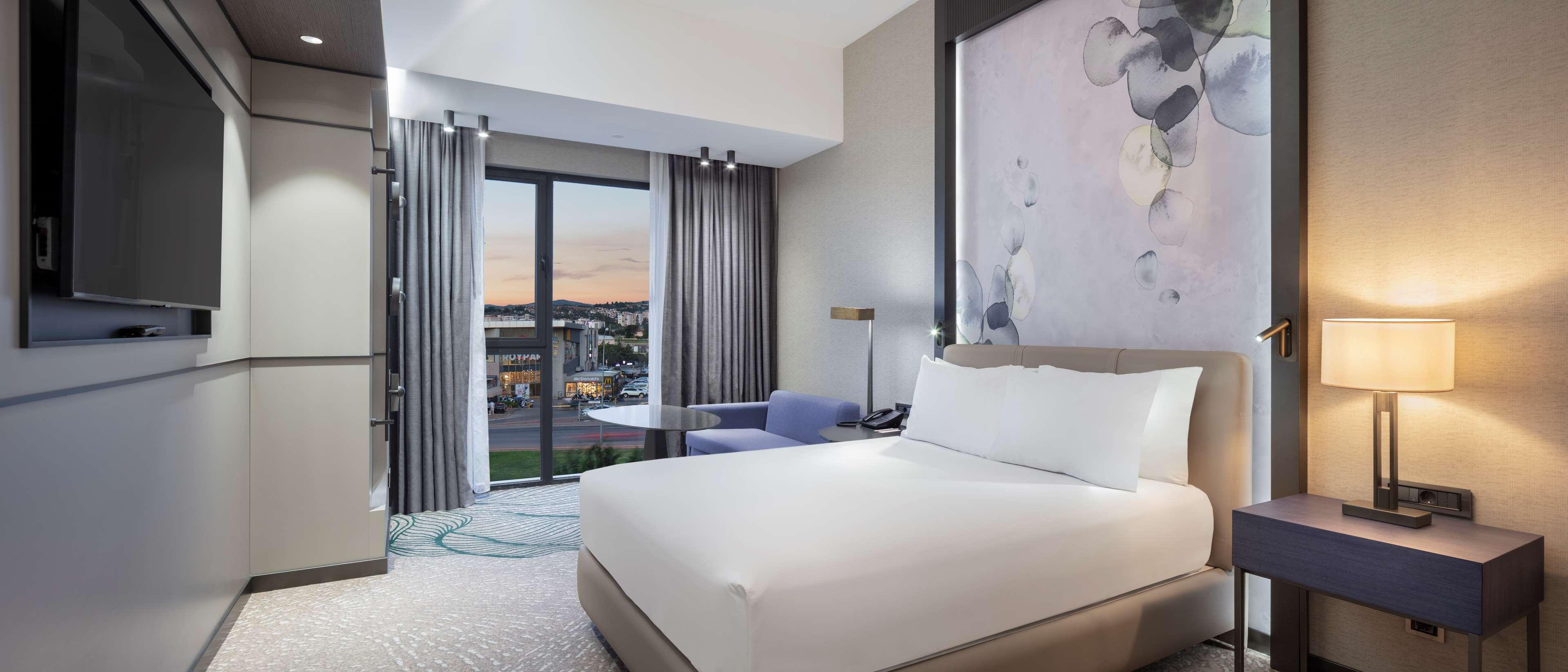 Double Guest Room Queen Bed