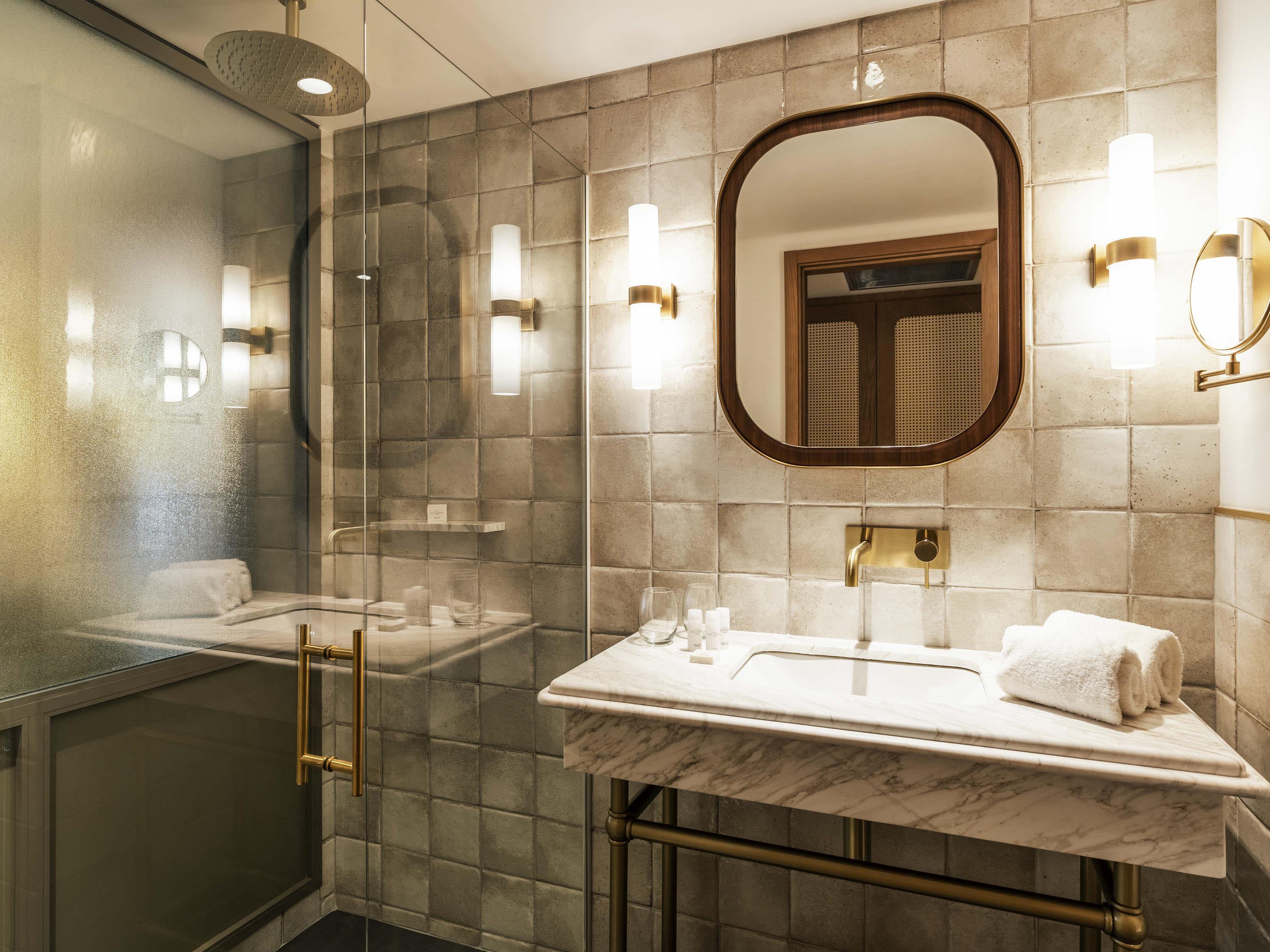 Double Deluxe King Bed