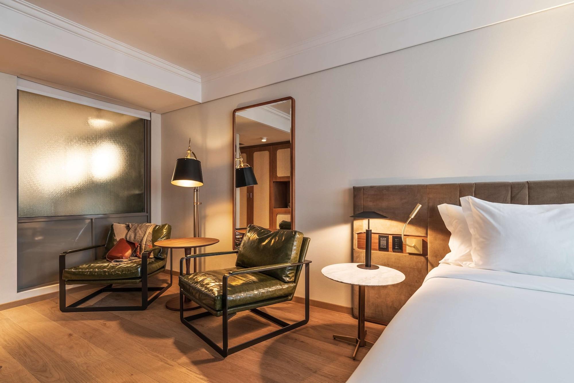 Double Deluxe King Bed