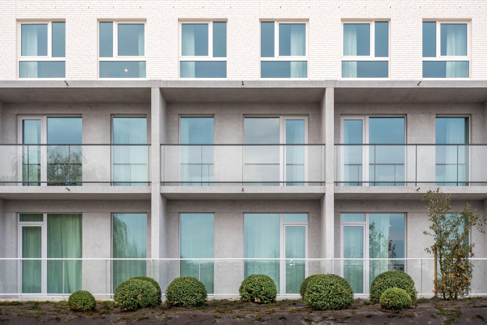 Studio Queen Size Bed