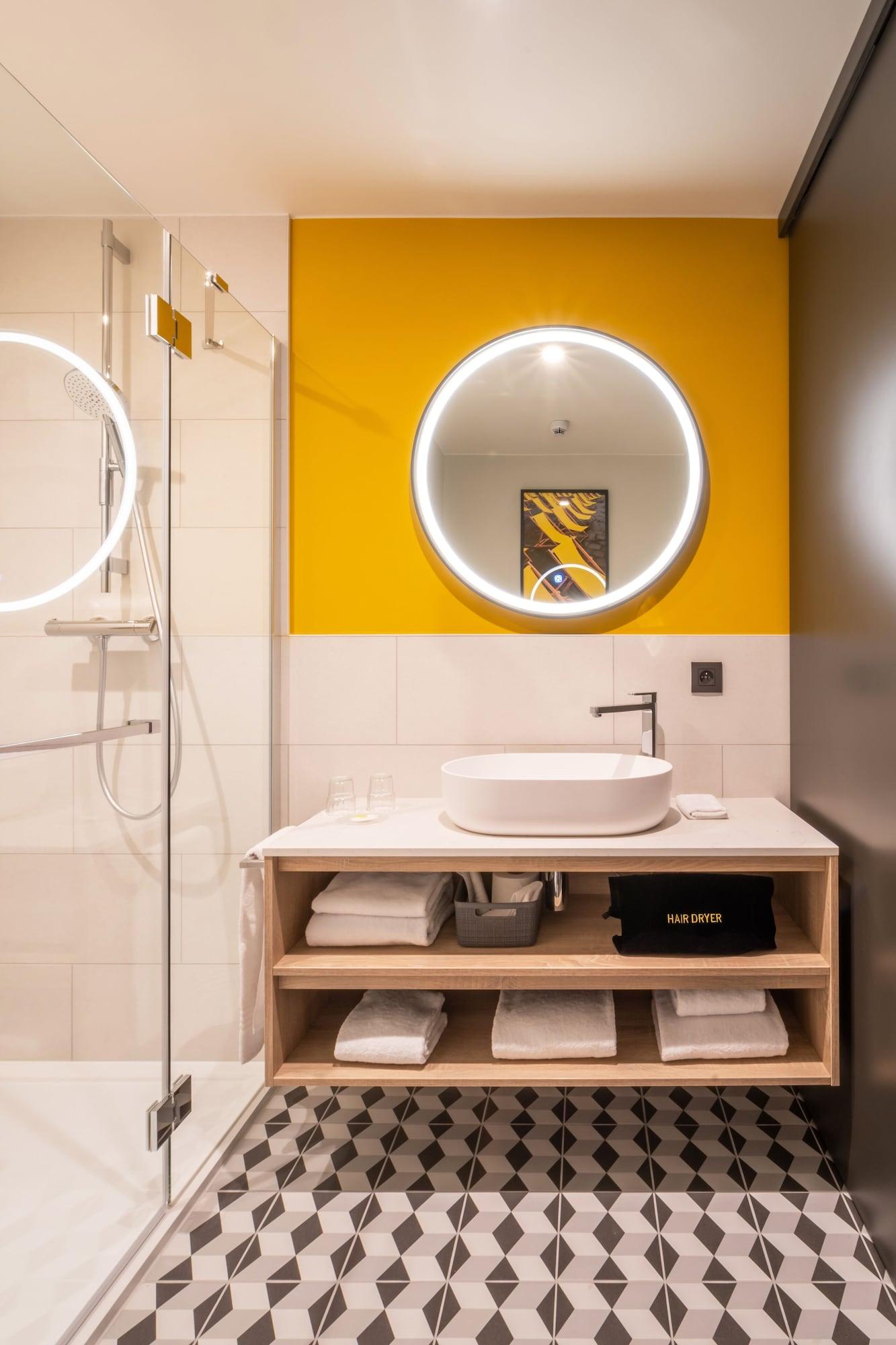 Studio Queen Size Bed