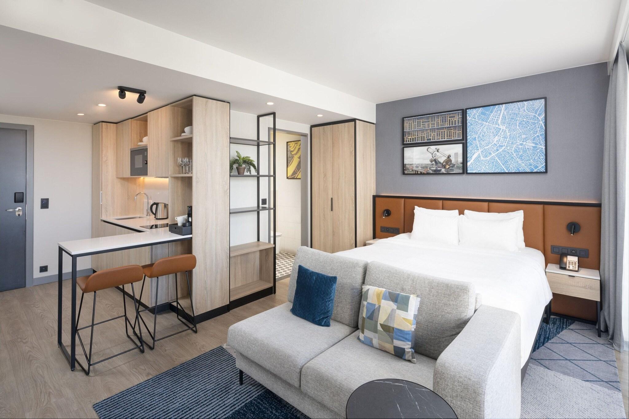 Studio Queen Size Bed