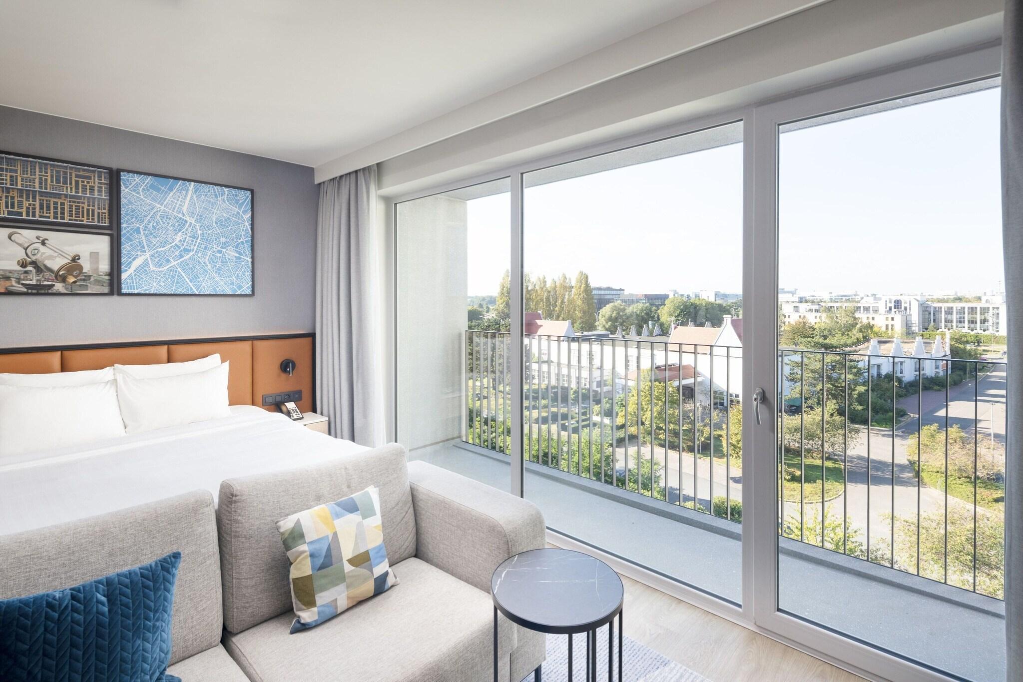 Studio Queen Size Bed