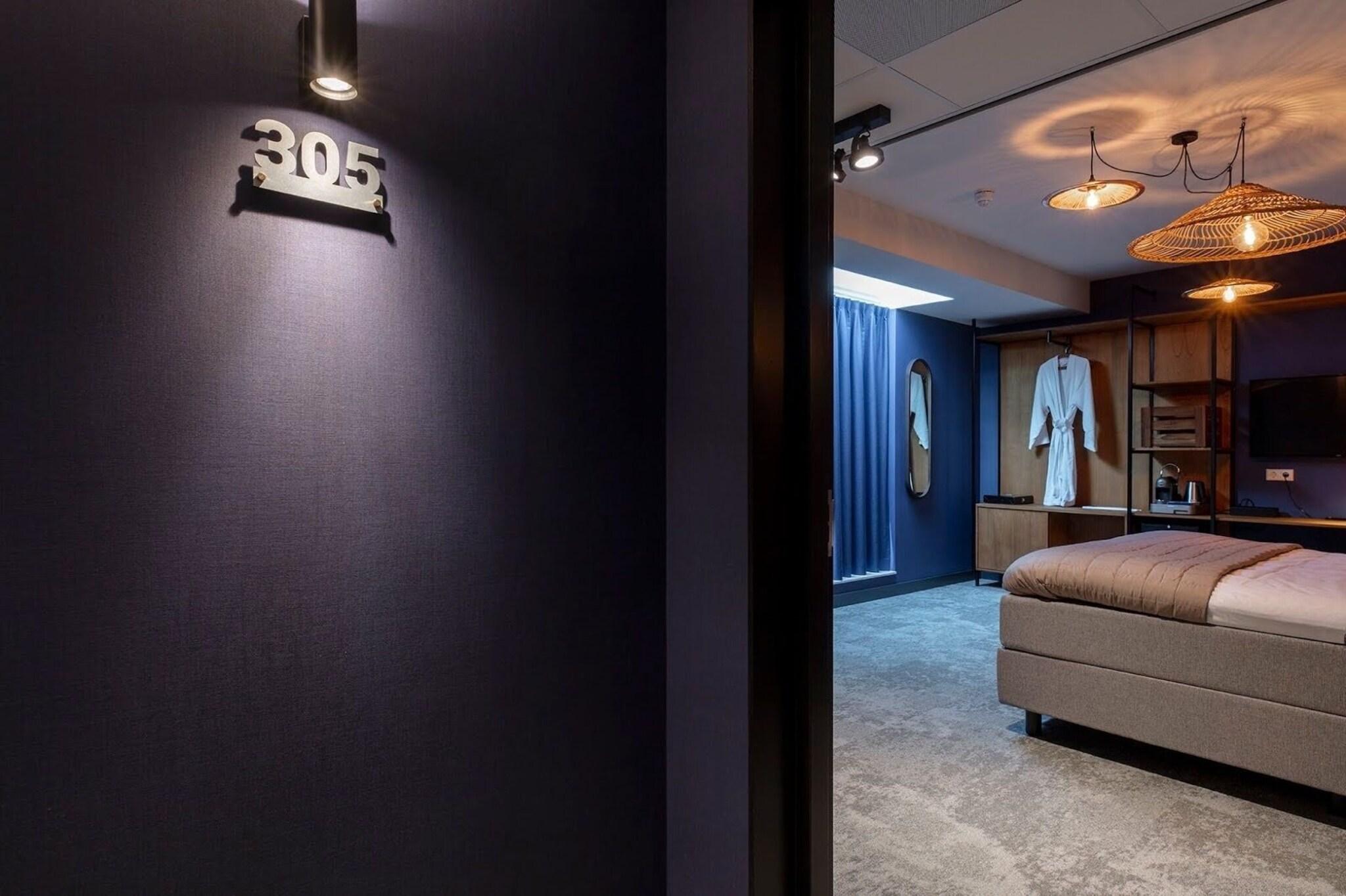 Double Superior King Bed