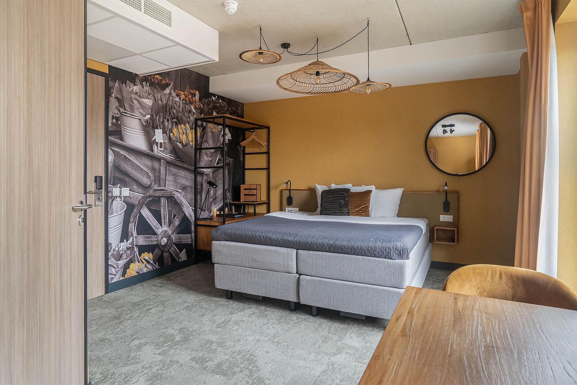 Studio Deluxe King Bed