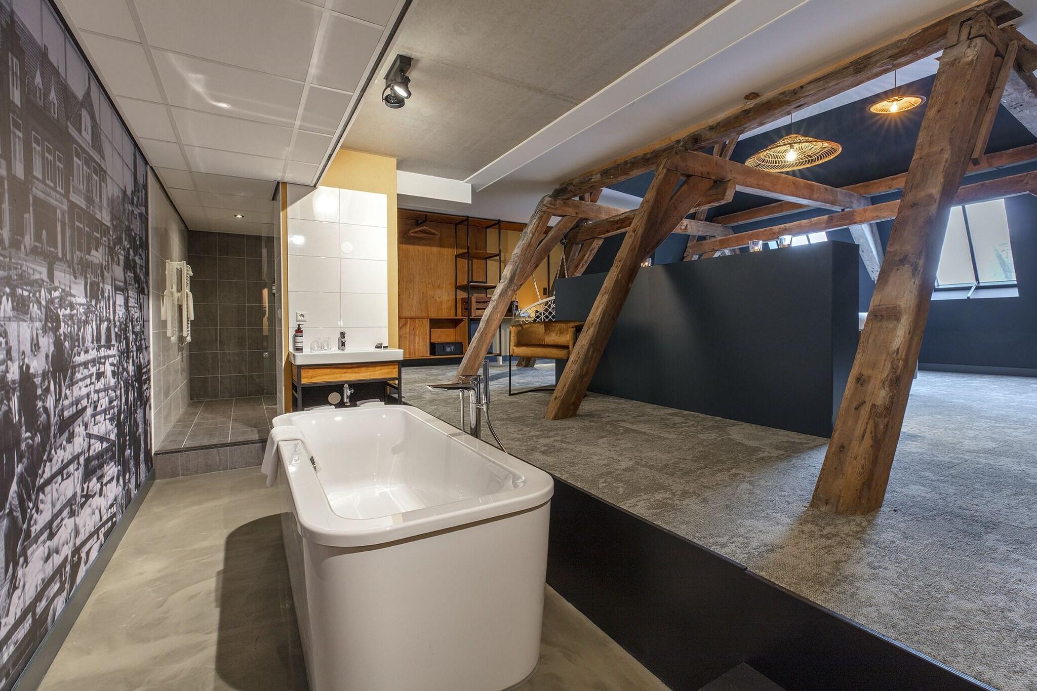 Suite Deluxe King Bed