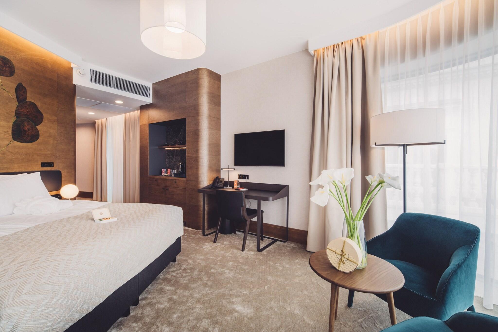 Double Deluxe King Bed