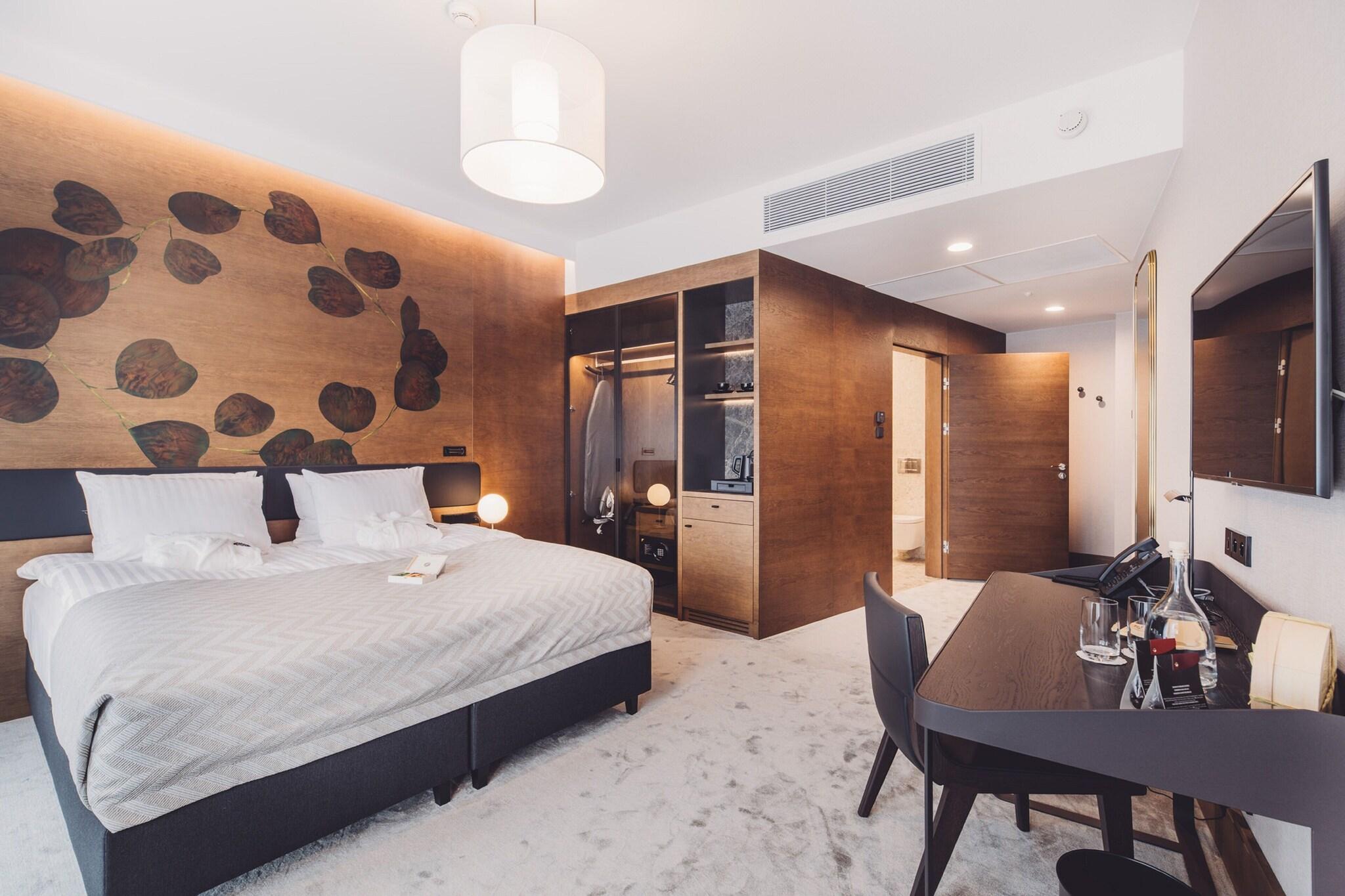 Double Classic King Bed