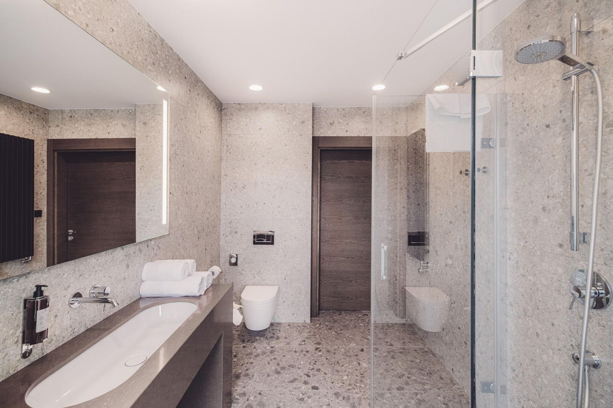 Double Deluxe King Bed