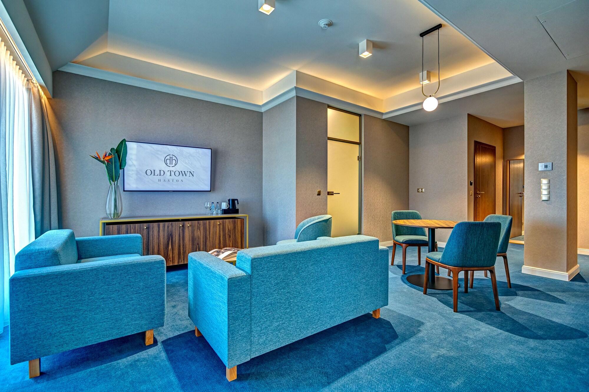 Studio Premium Queen Bed