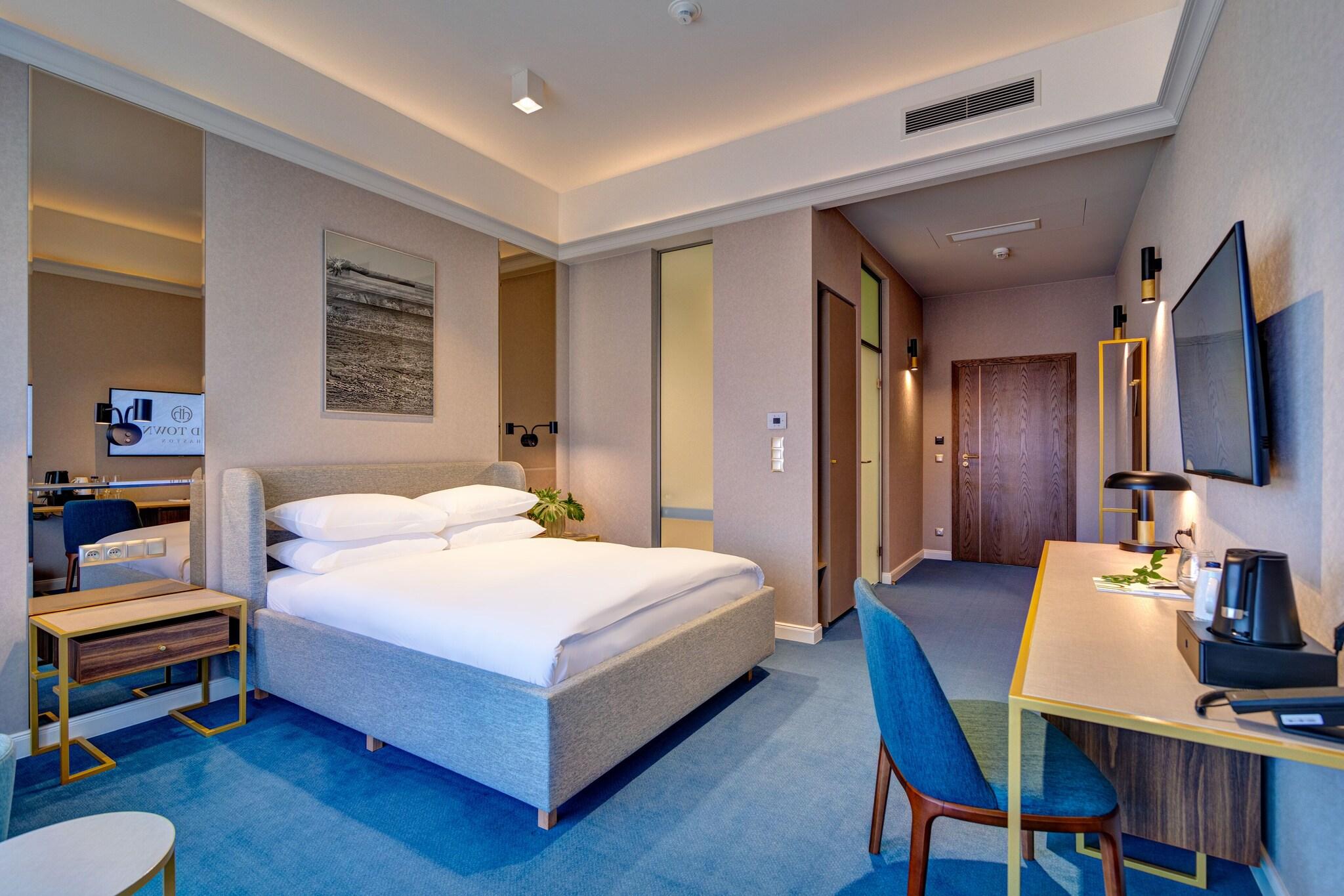 Double Queen Size Bed