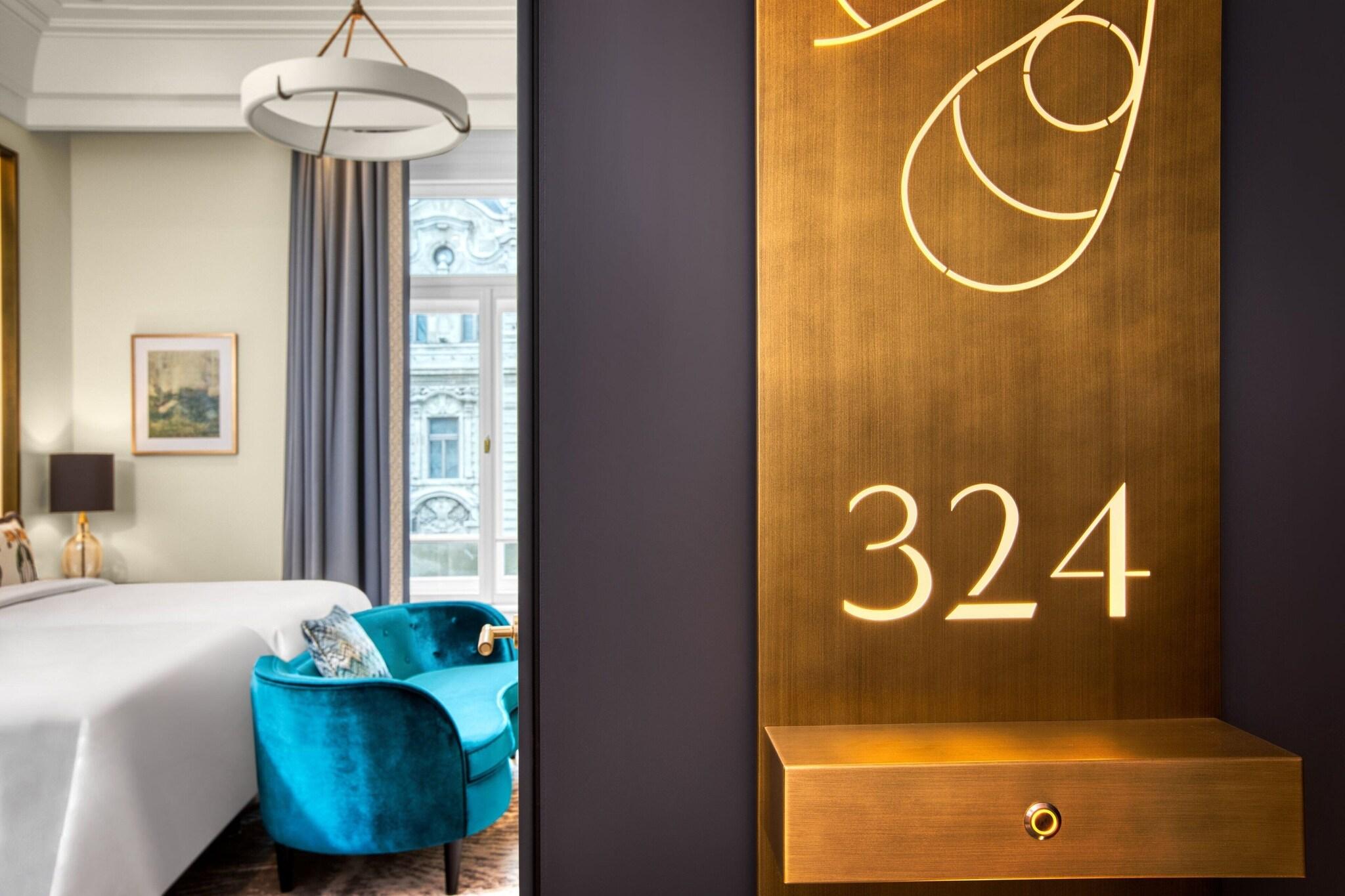 Twin Deluxe City View