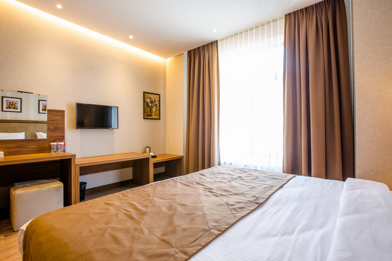 Double or Twin Standard