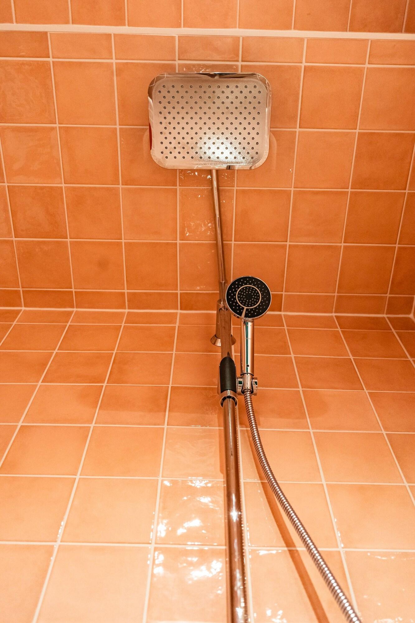 Double Shared Internal Bathroom