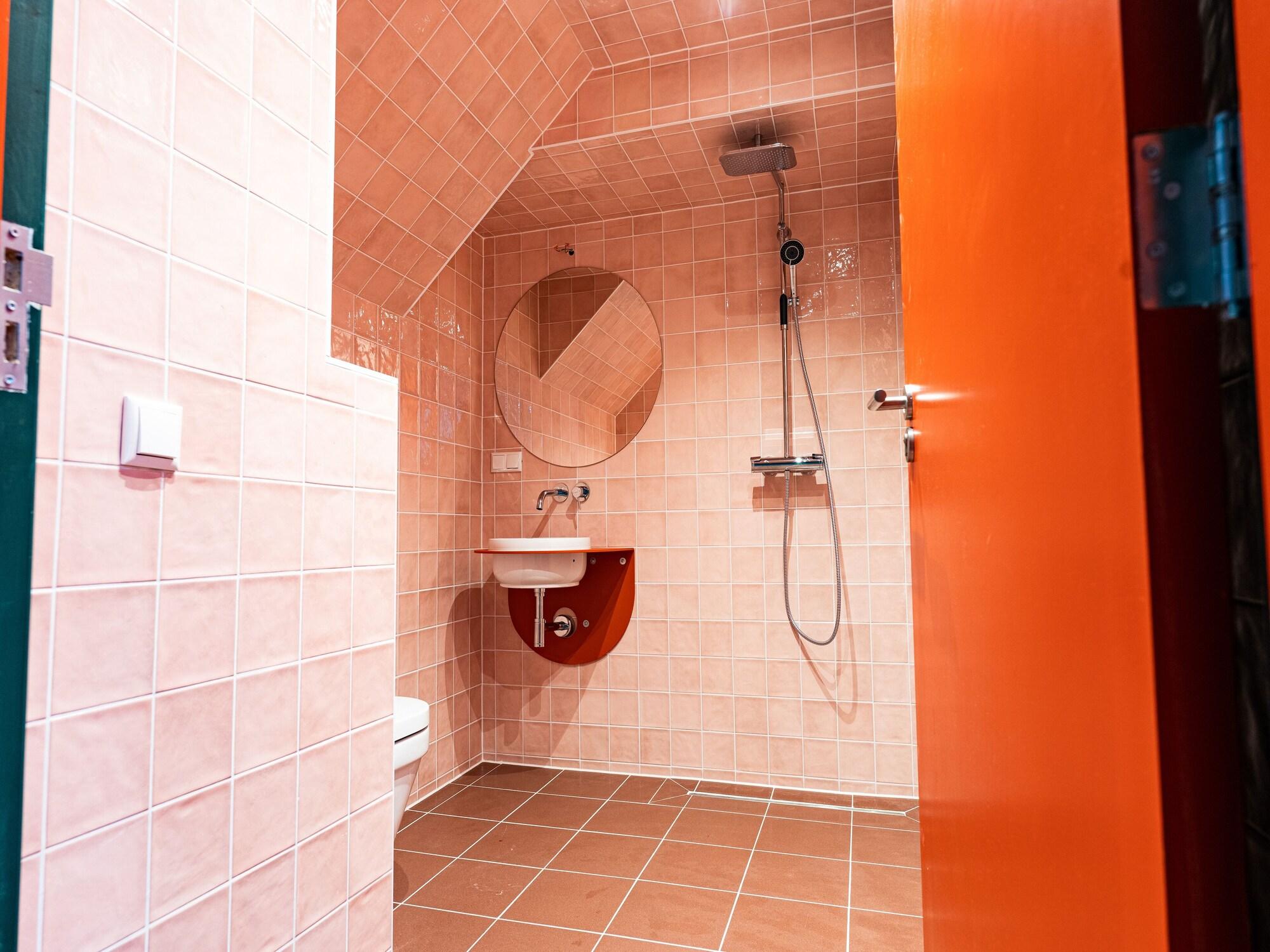 Double Shared Internal Bathroom