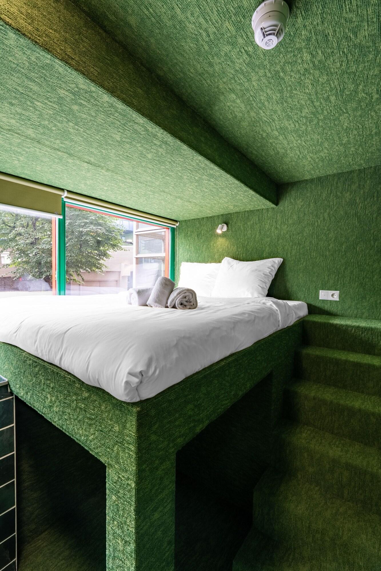 Double Shared Internal Bathroom