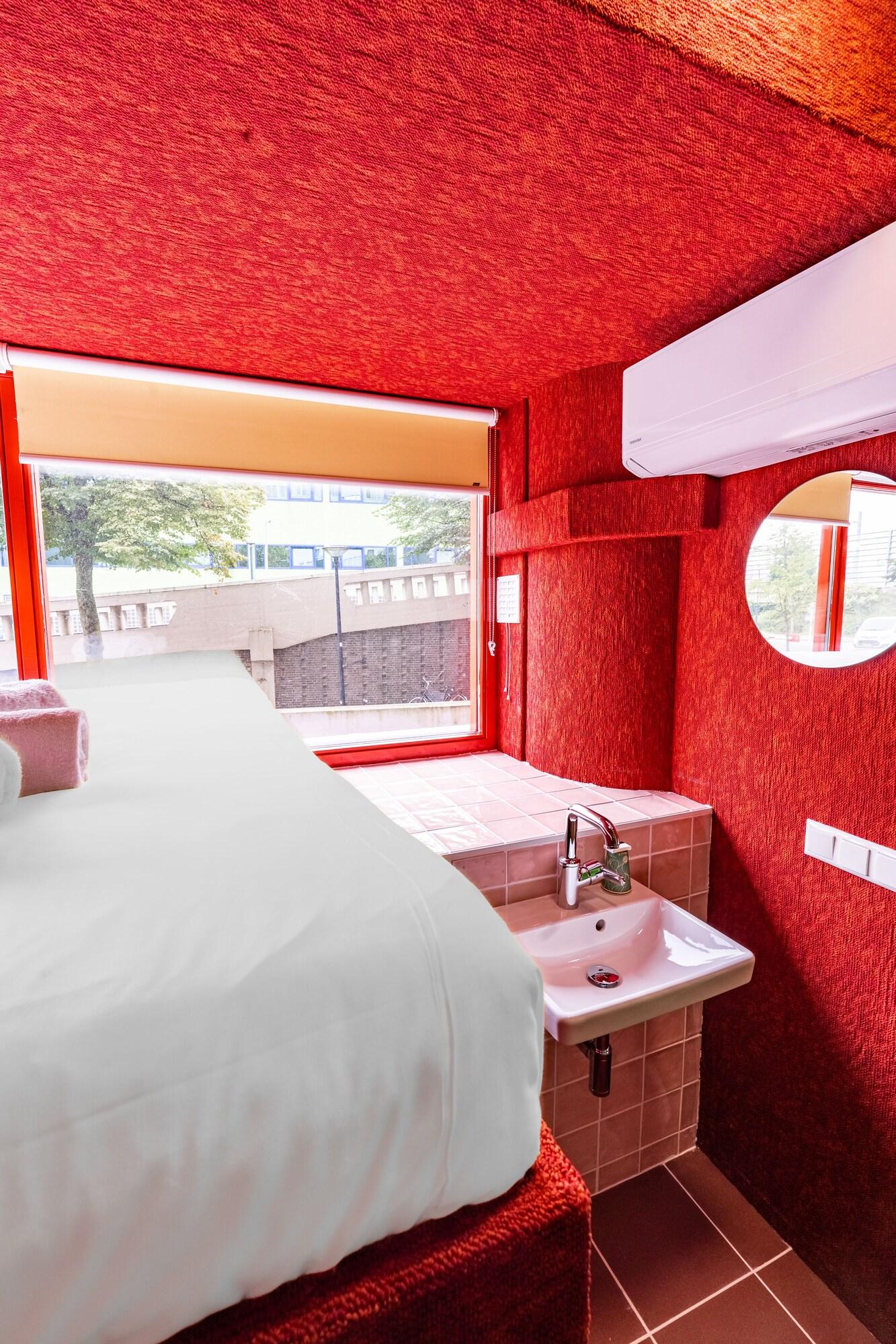 Double Shared Internal Bathroom