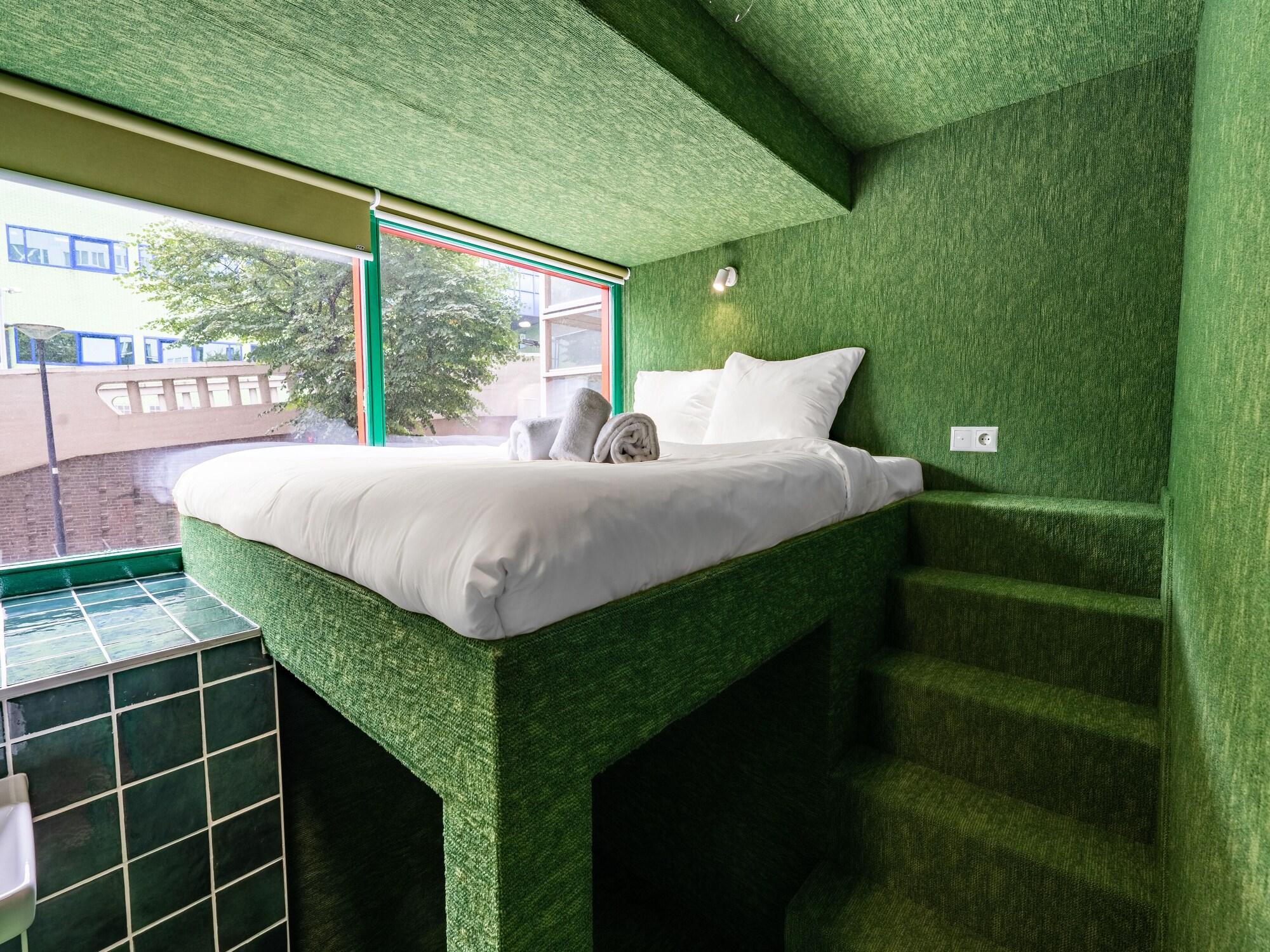 Double Shared Internal Bathroom