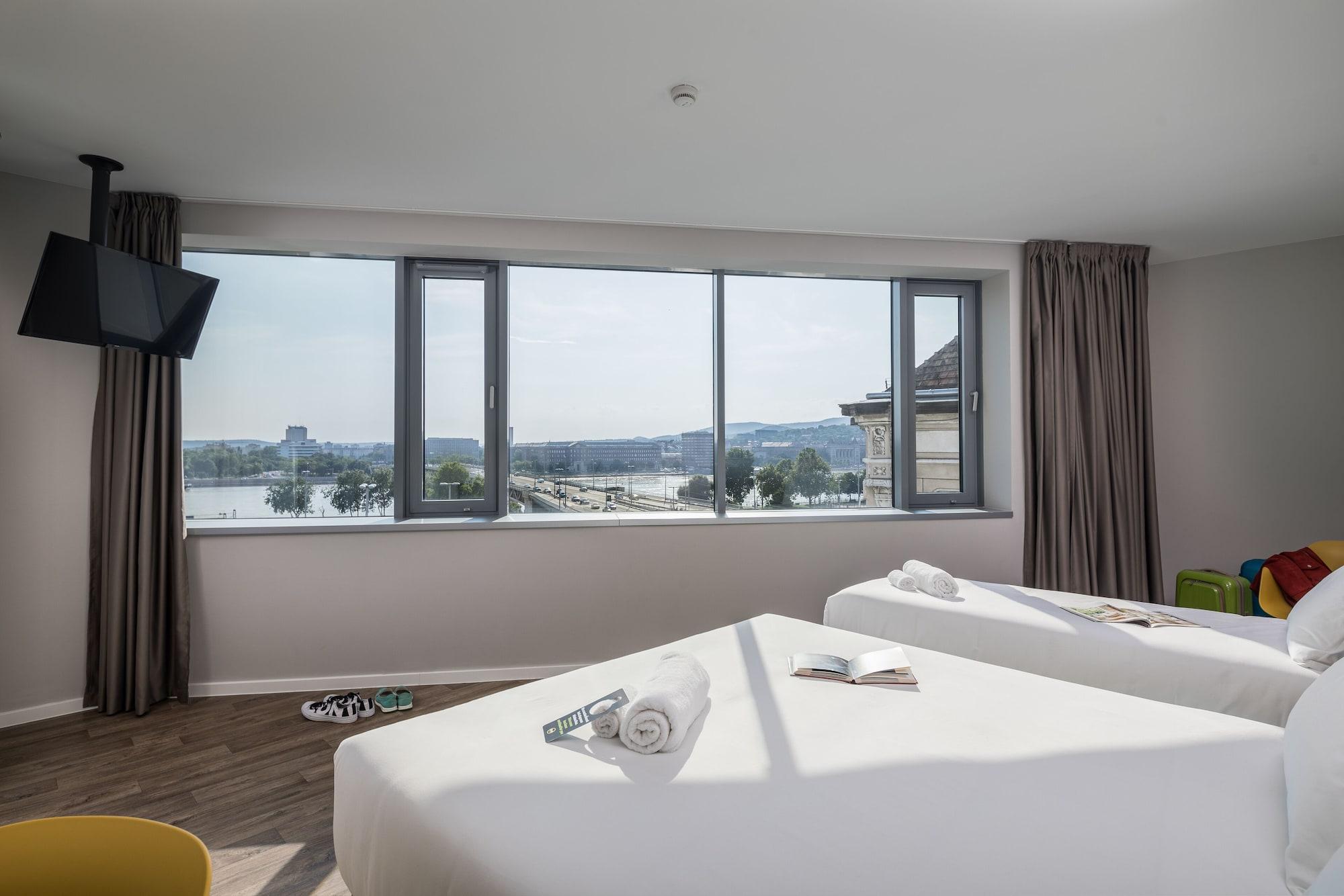 Family Room Capacity 4