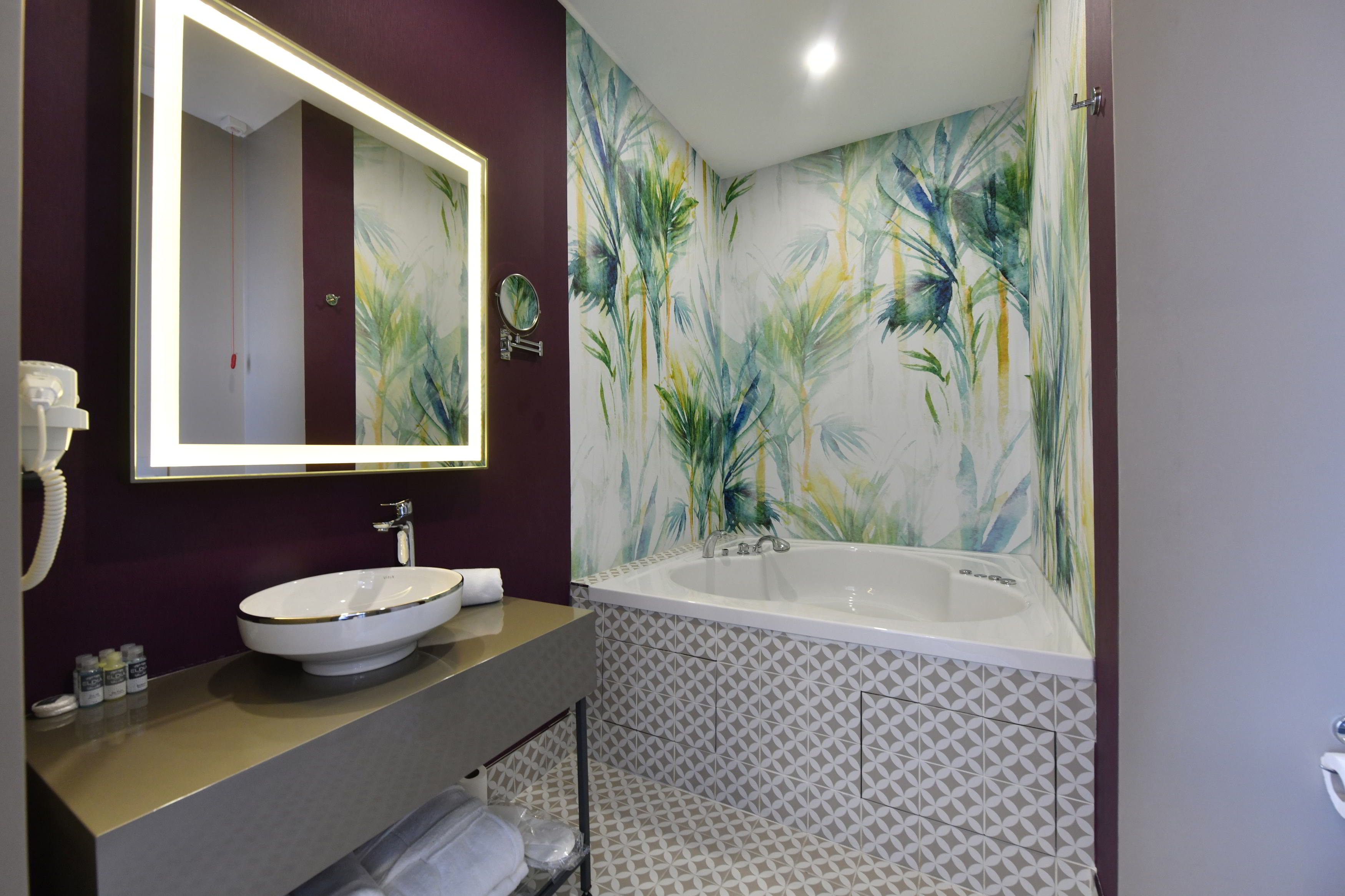 Suite King Bed with Jacuzzi