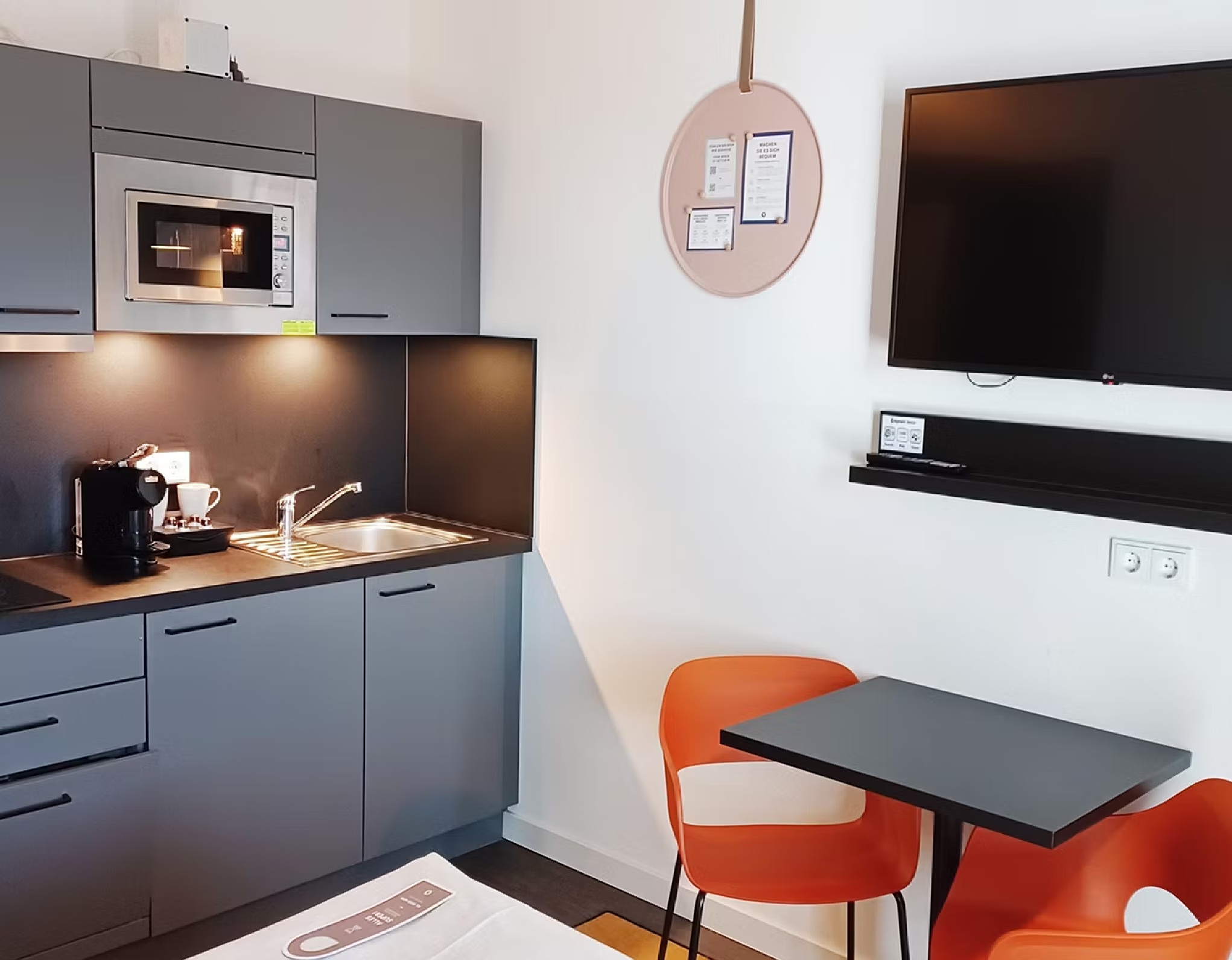 Studio Accessible-queen Size Bed