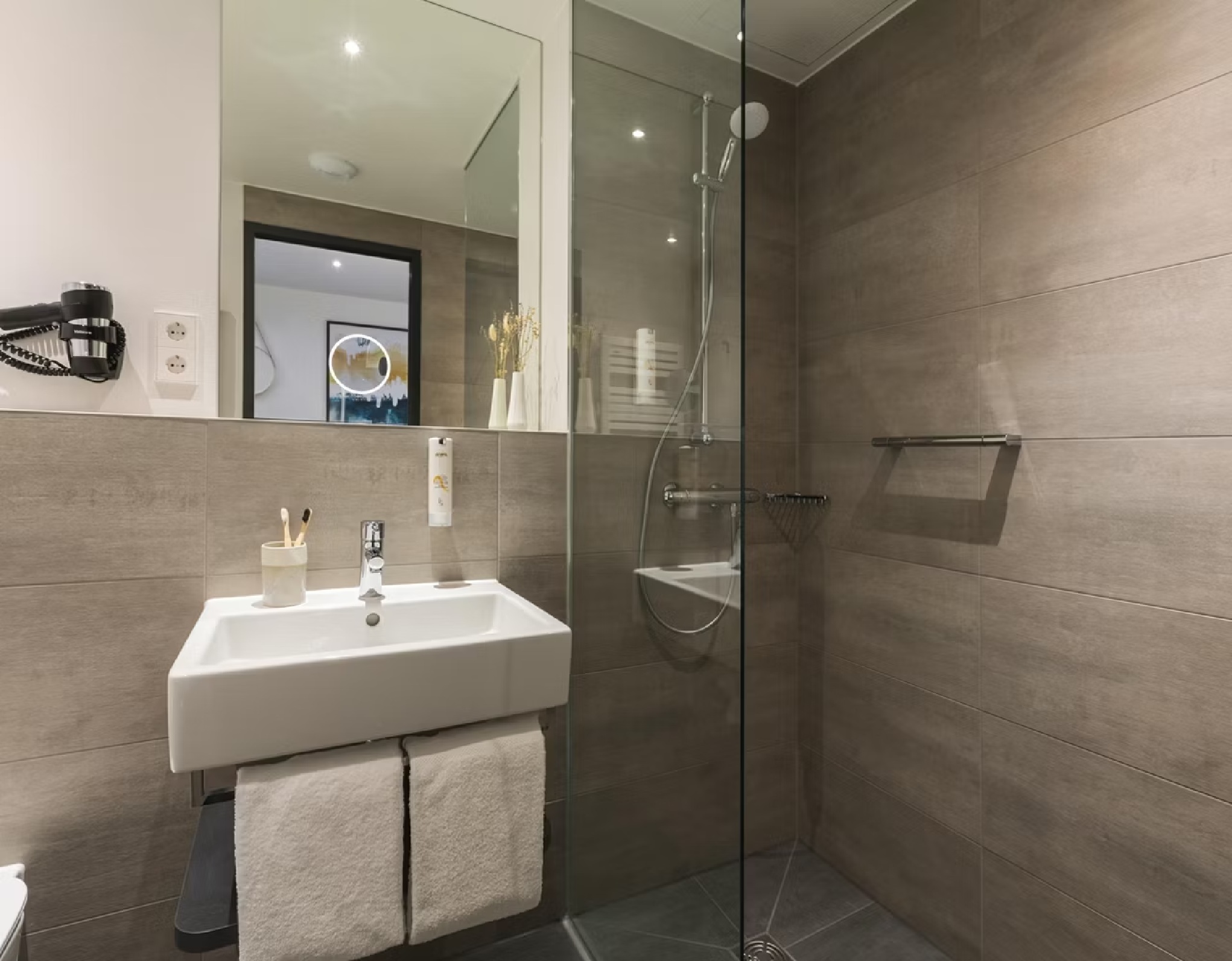 Studio Queen Size Bed