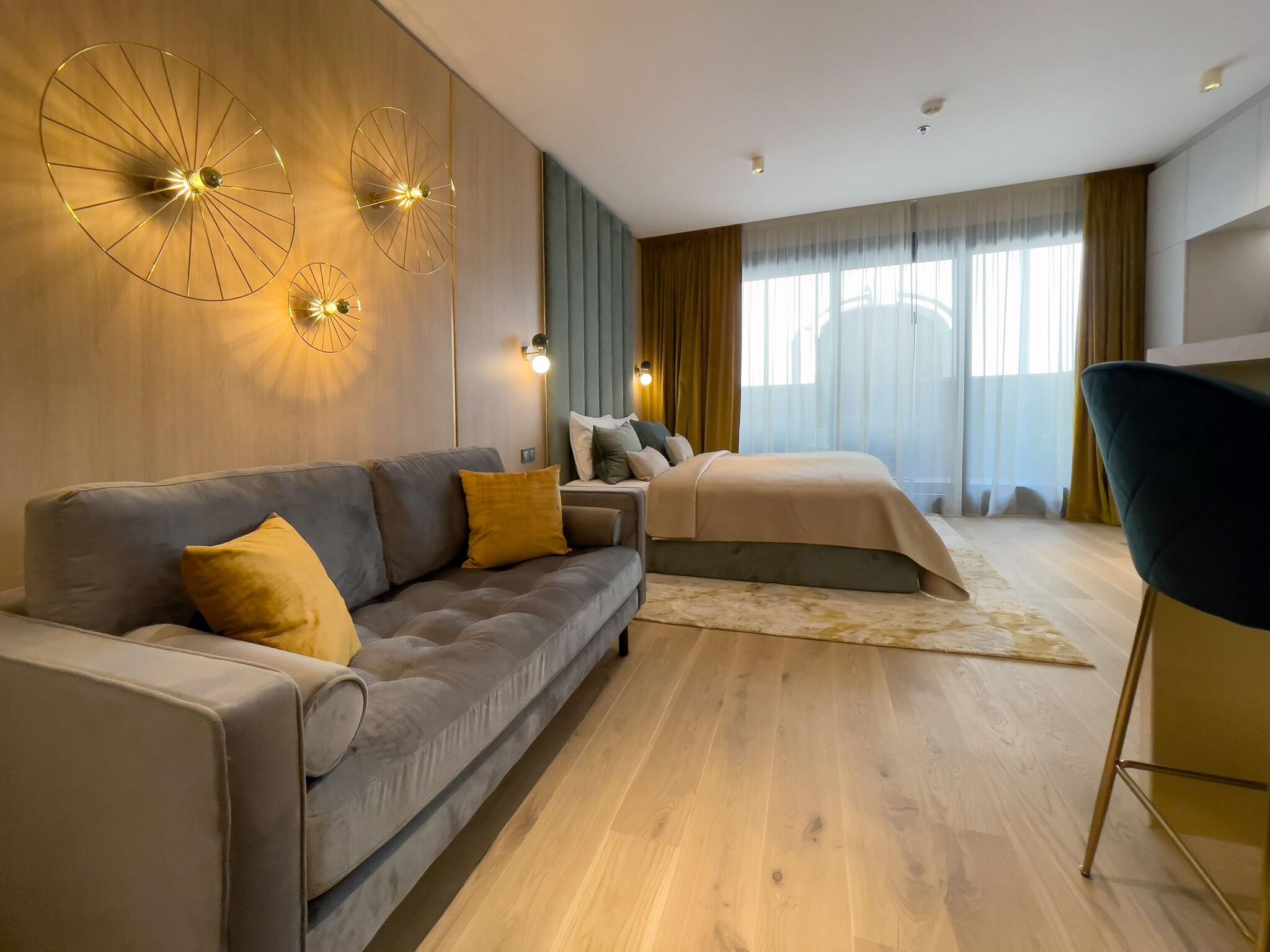 Junior Suite Deluxe King Bed