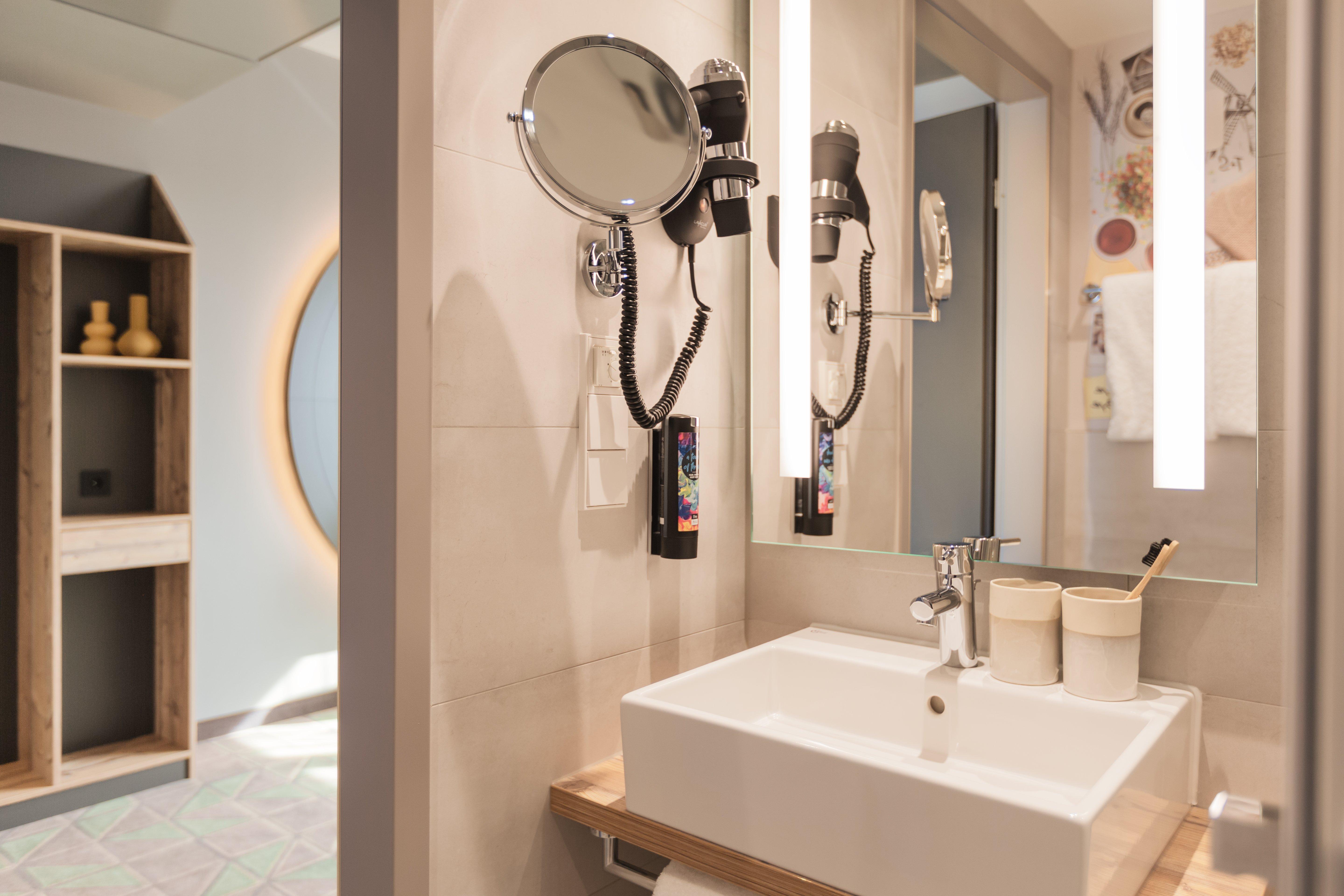 Double Queen Size Bed