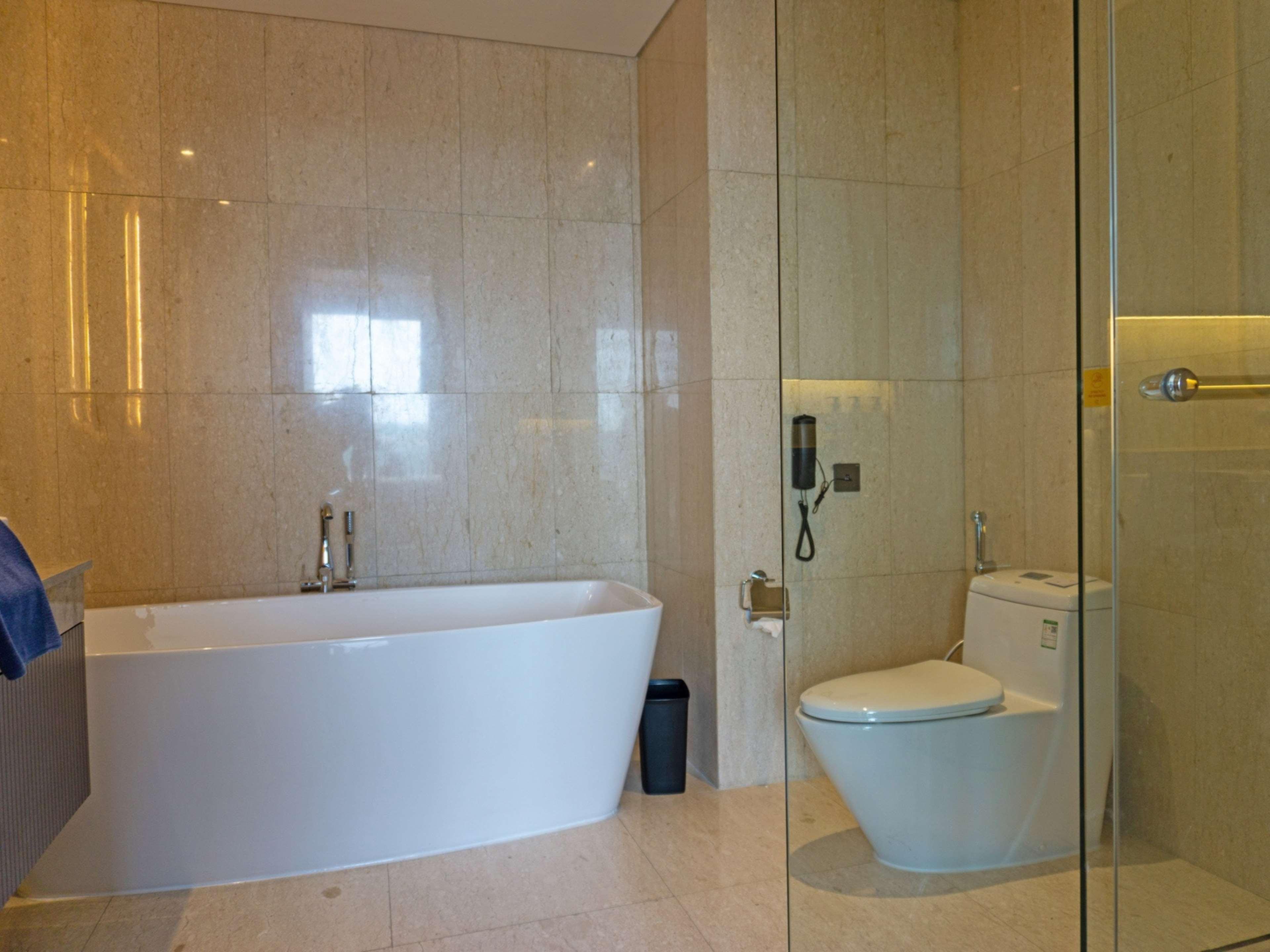 Suite City View King Bed