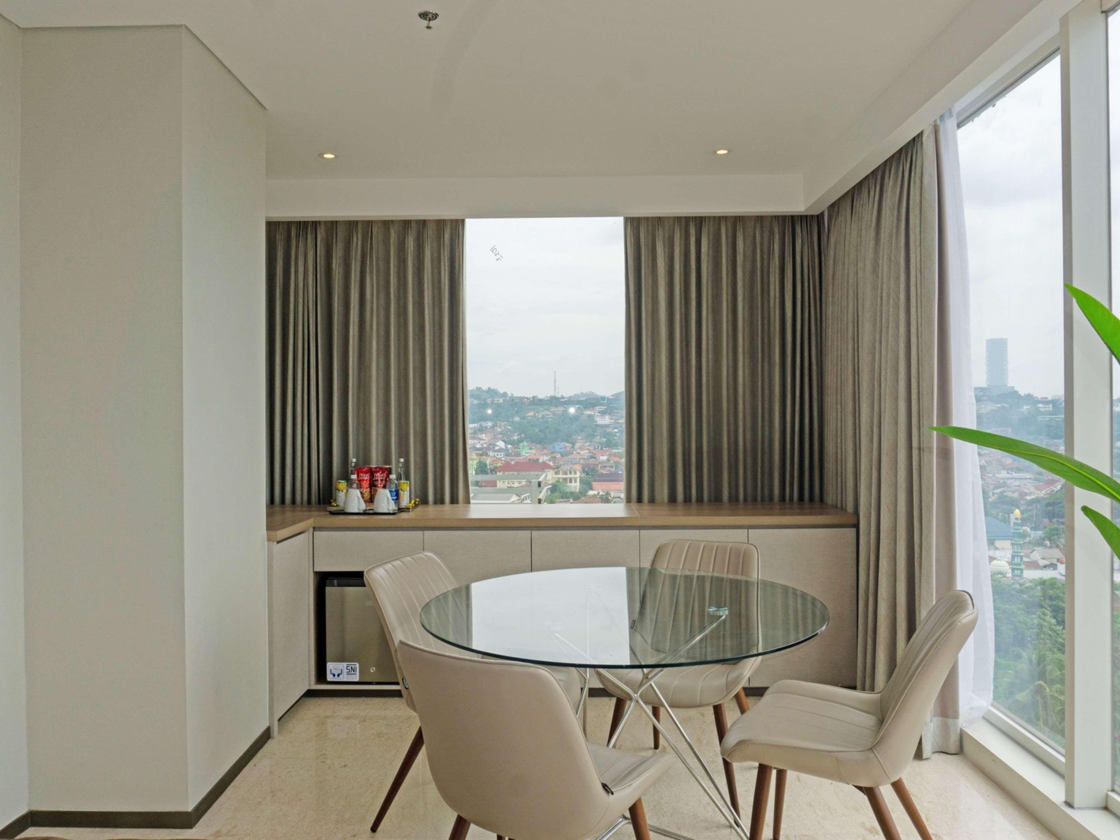 Suite City View King Bed