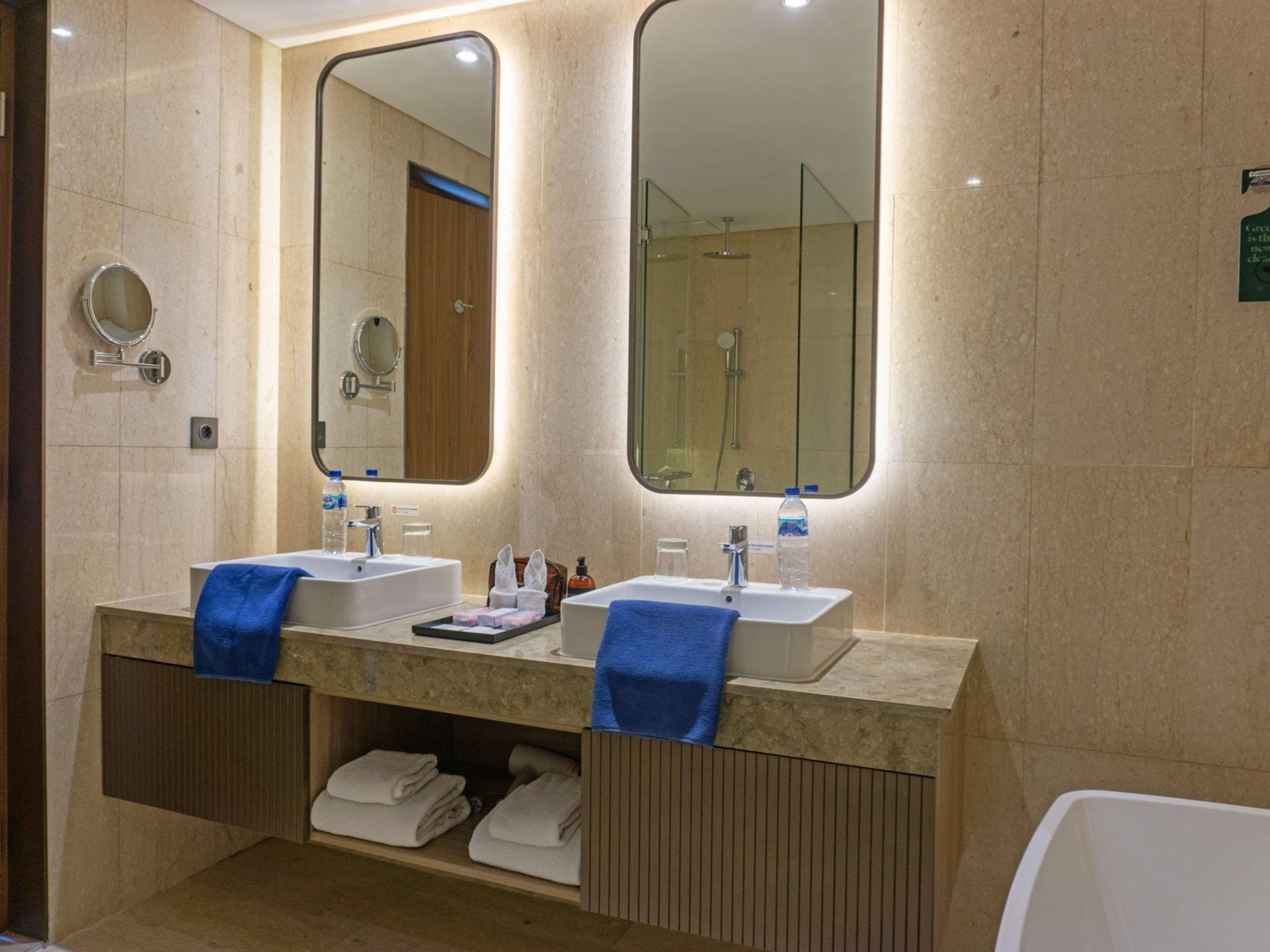 Suite City View King Bed