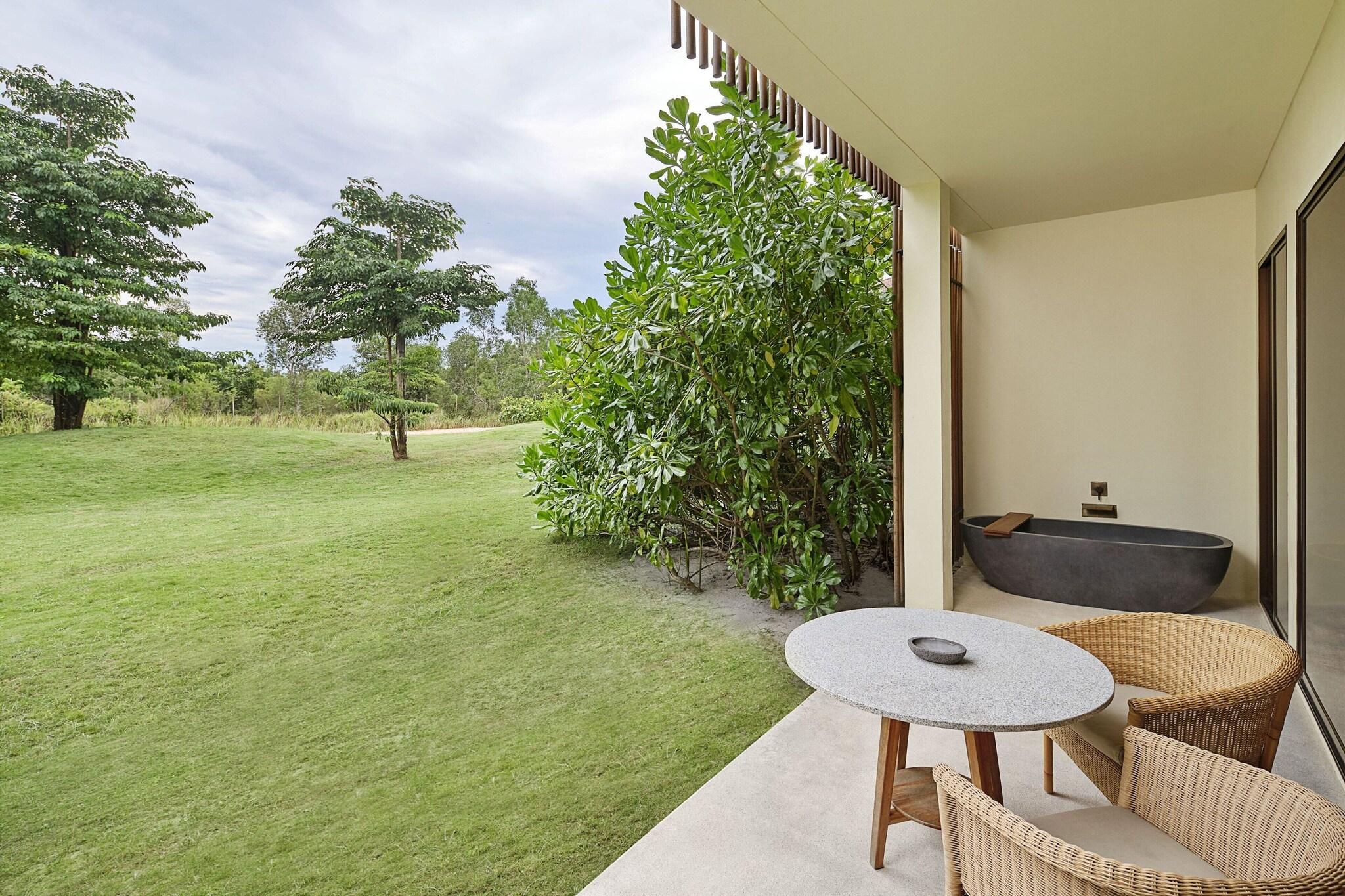 Double Garden View King Bed