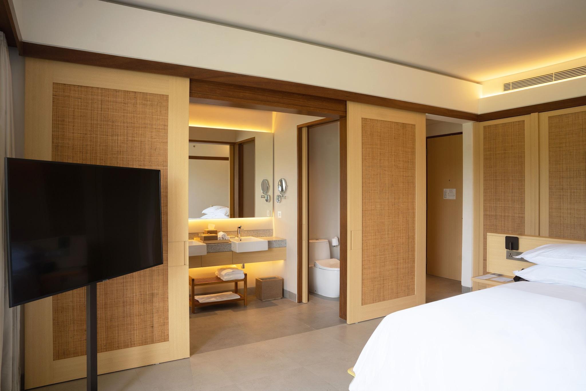 Double Garden View King Bed