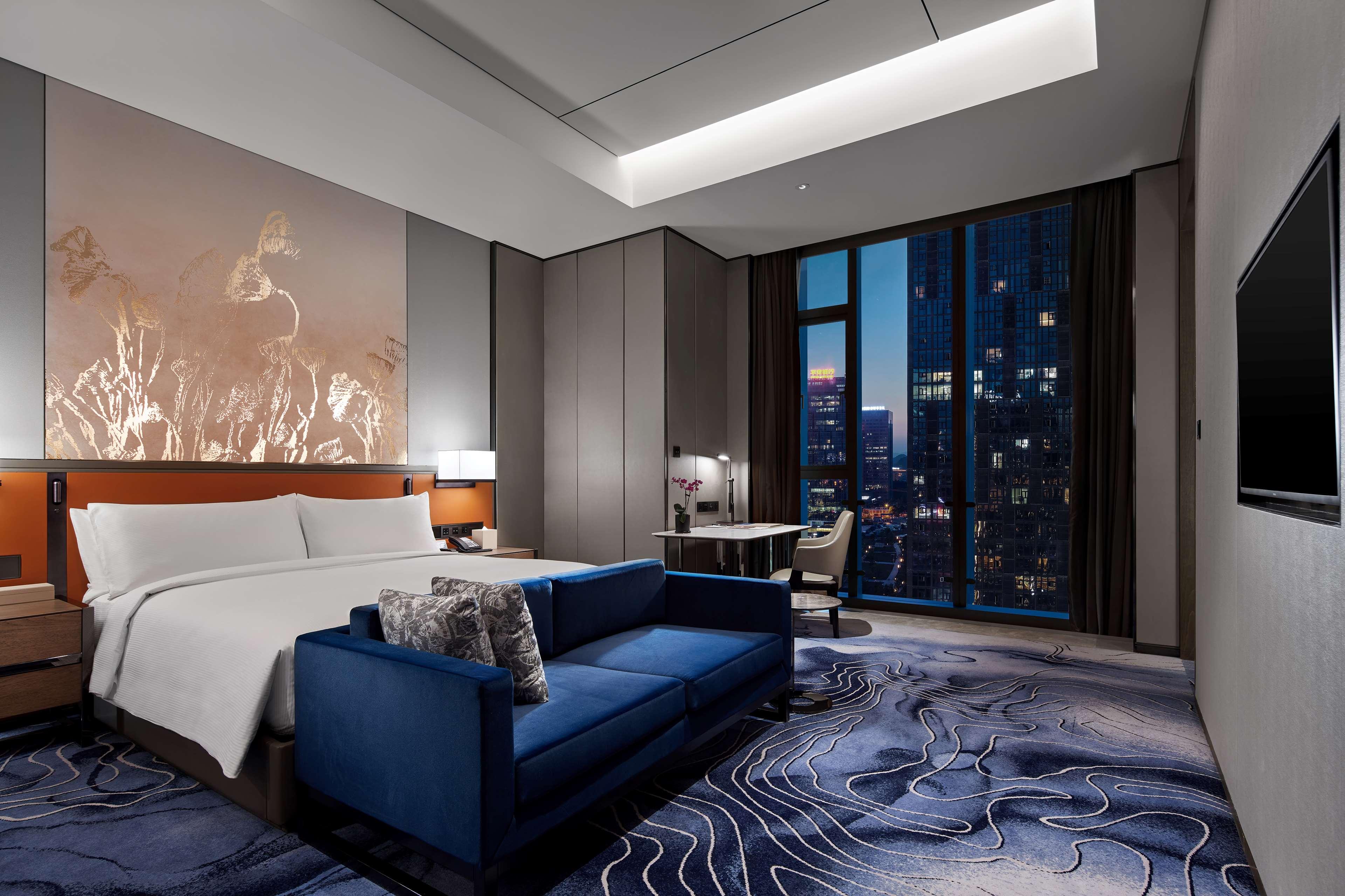 Suite Deluxe King Bed