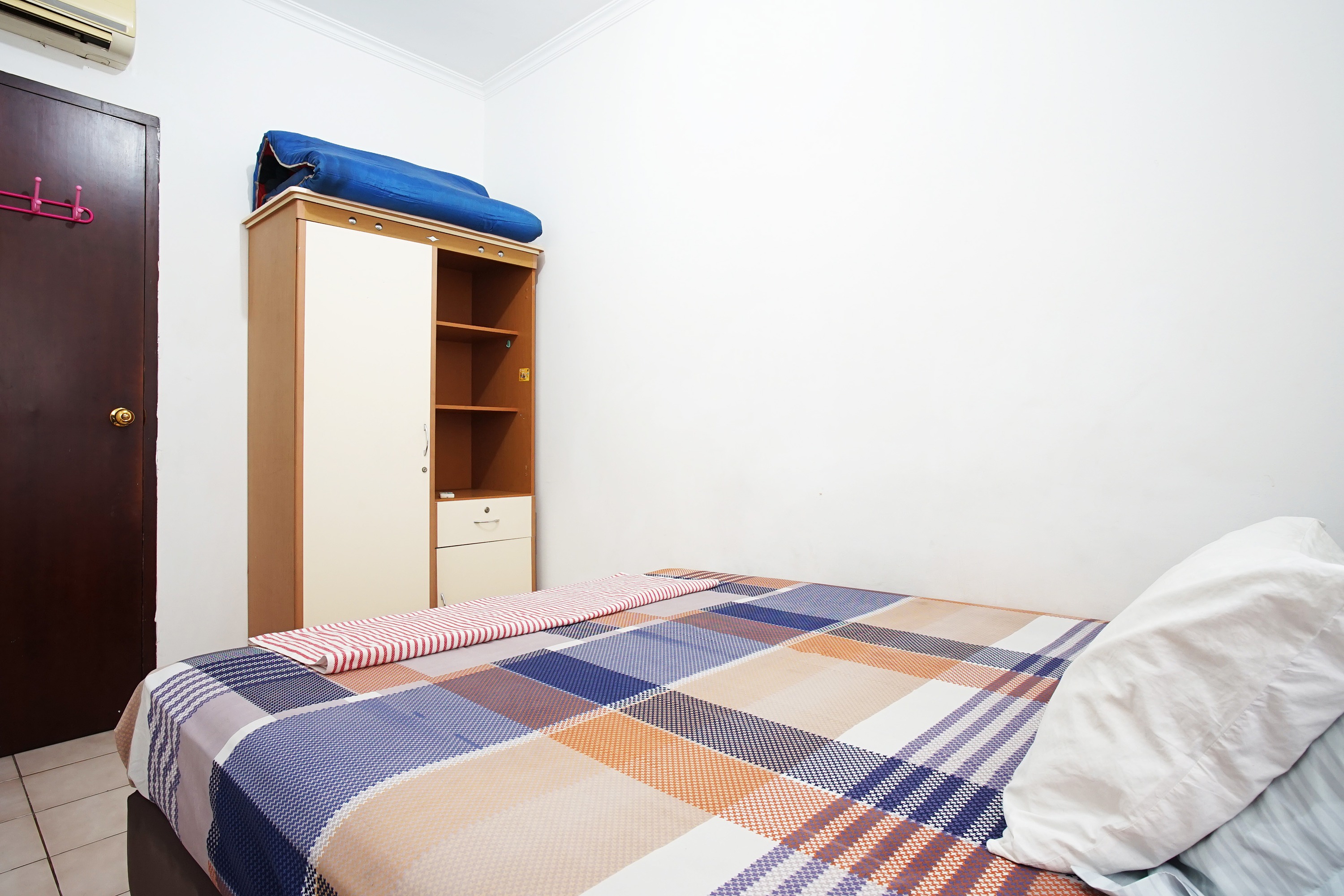 Room Queen Bed Two Bedrooms