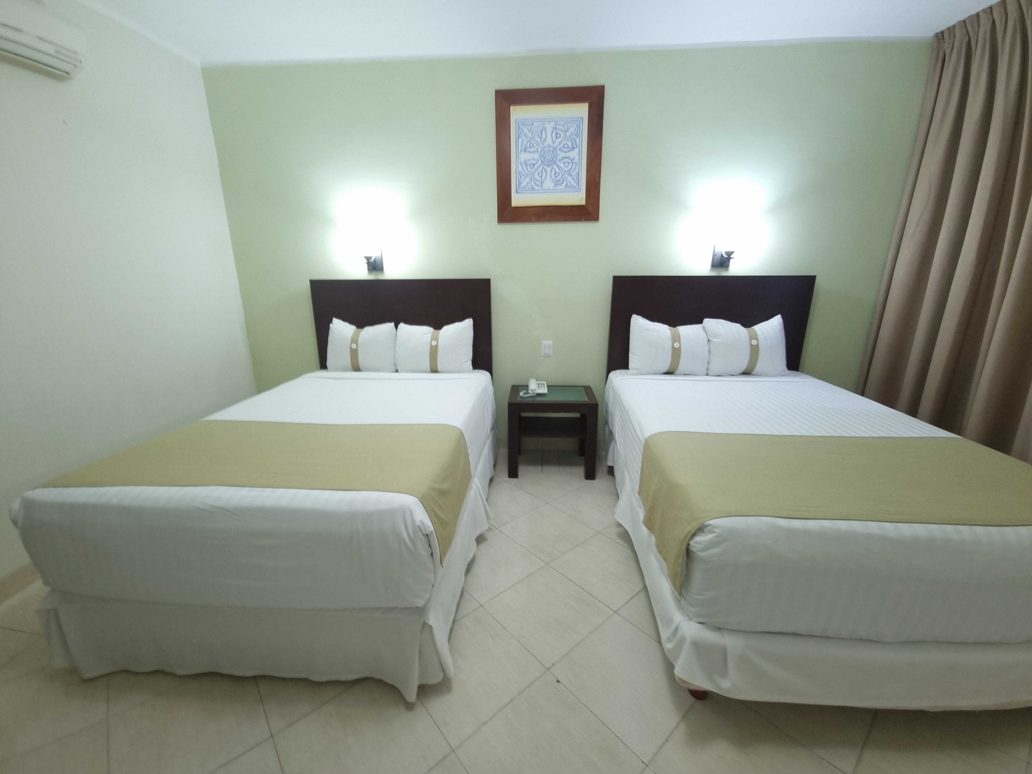 Double Deluxe Two Beds