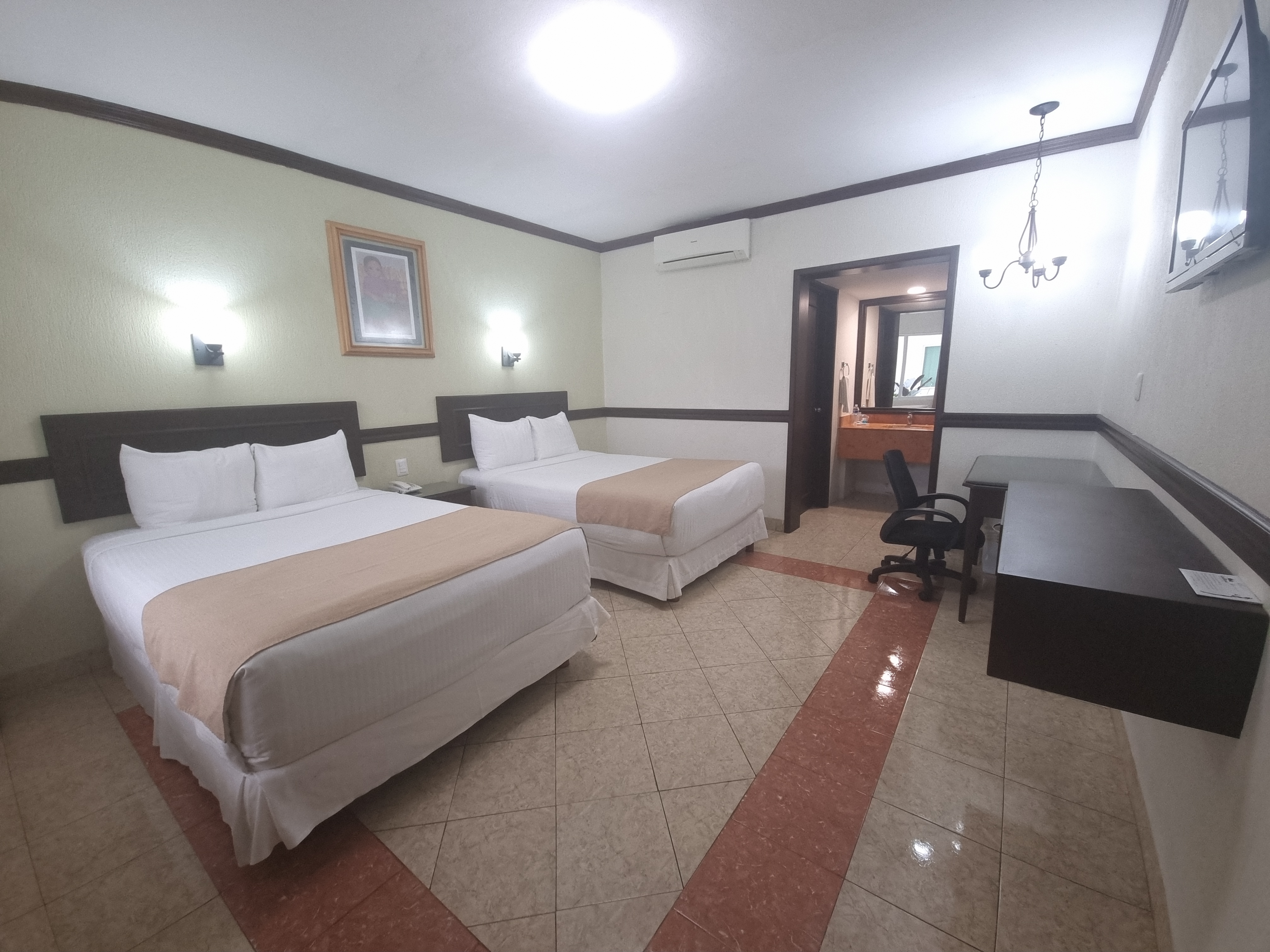 Double Deluxe Two Beds